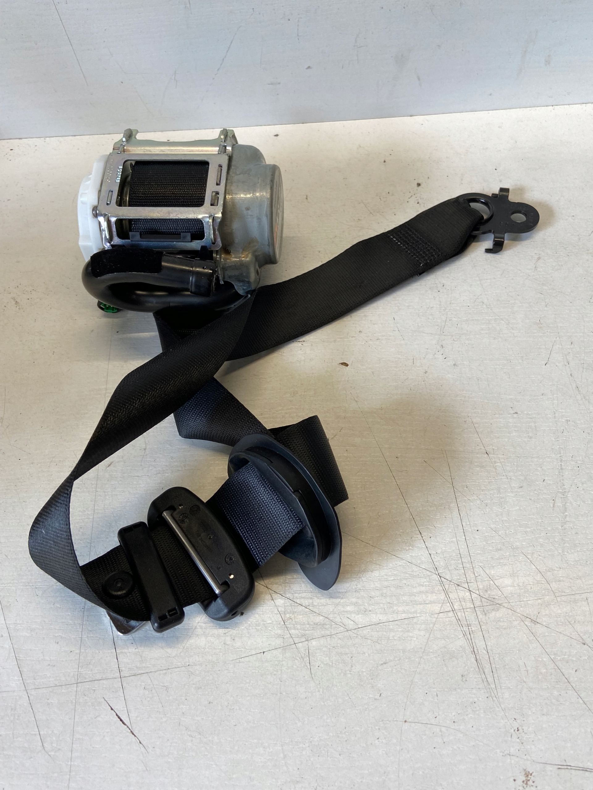 749787904 - G05 ремень безпечности левый передний передний 2WT.