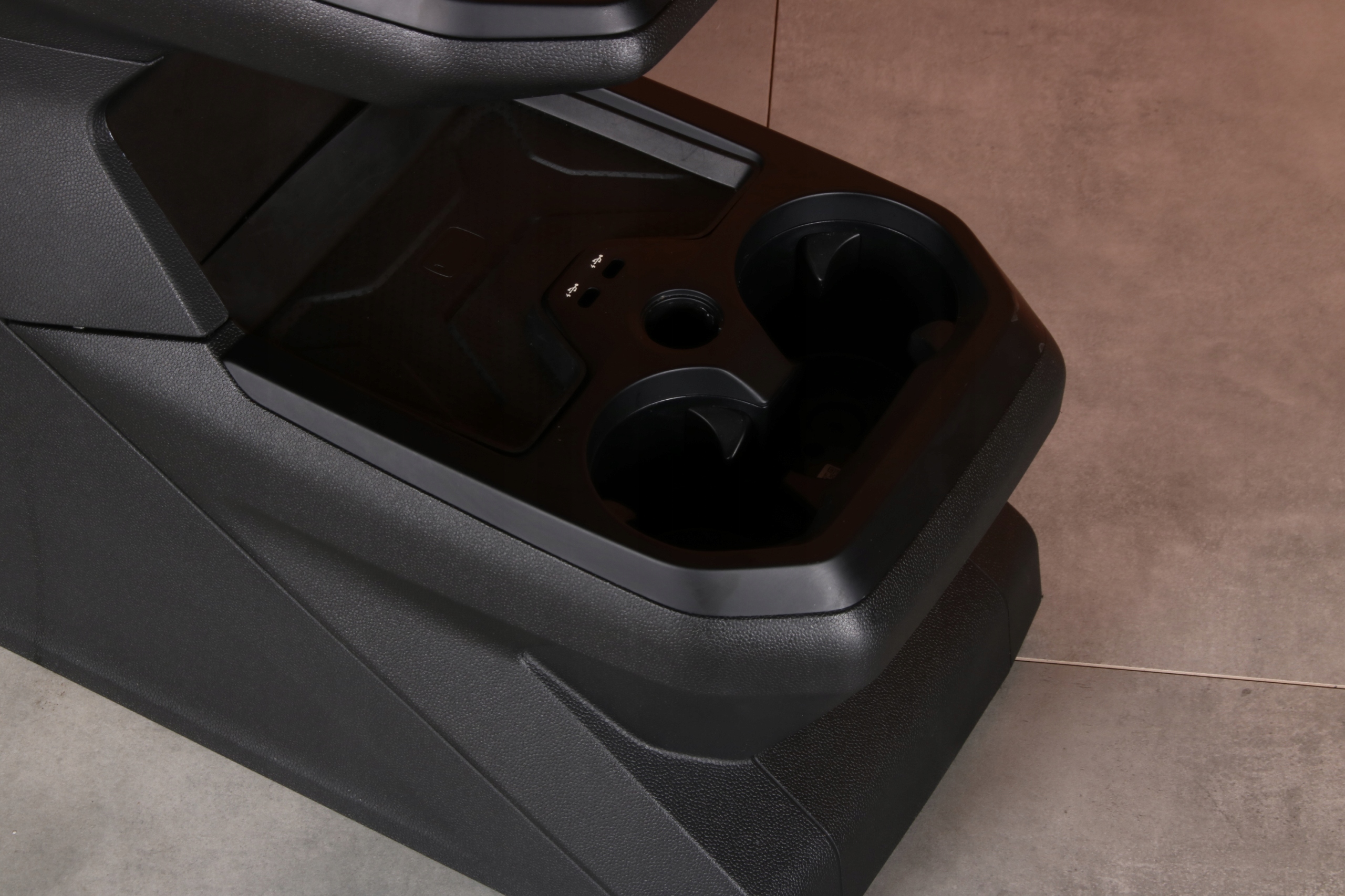 BMW iX I20 TUNEL central armrest black 9490613 5A38972
