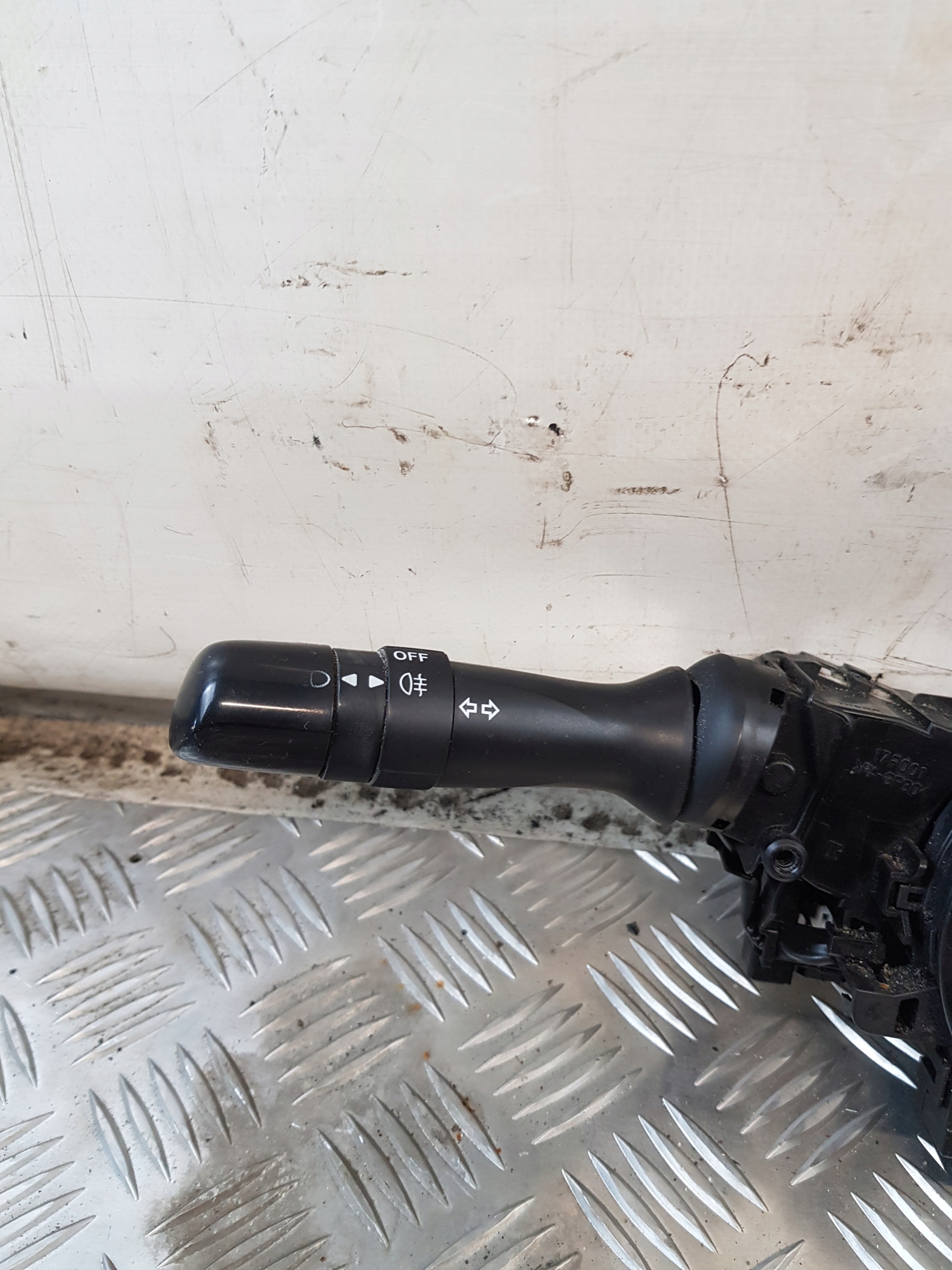 DEVIO LUCI TERGICRISTALLO TERGI 17F001 173848 TOYOTA AYGO e