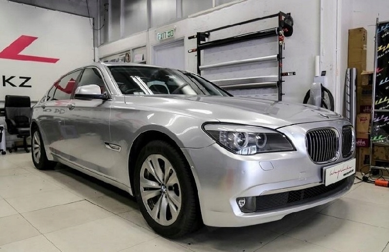 FOLIA OKLEINA SREBRNA METALLIC CHROM KANALIK 152cm Kod producenta 92ainna66u6u