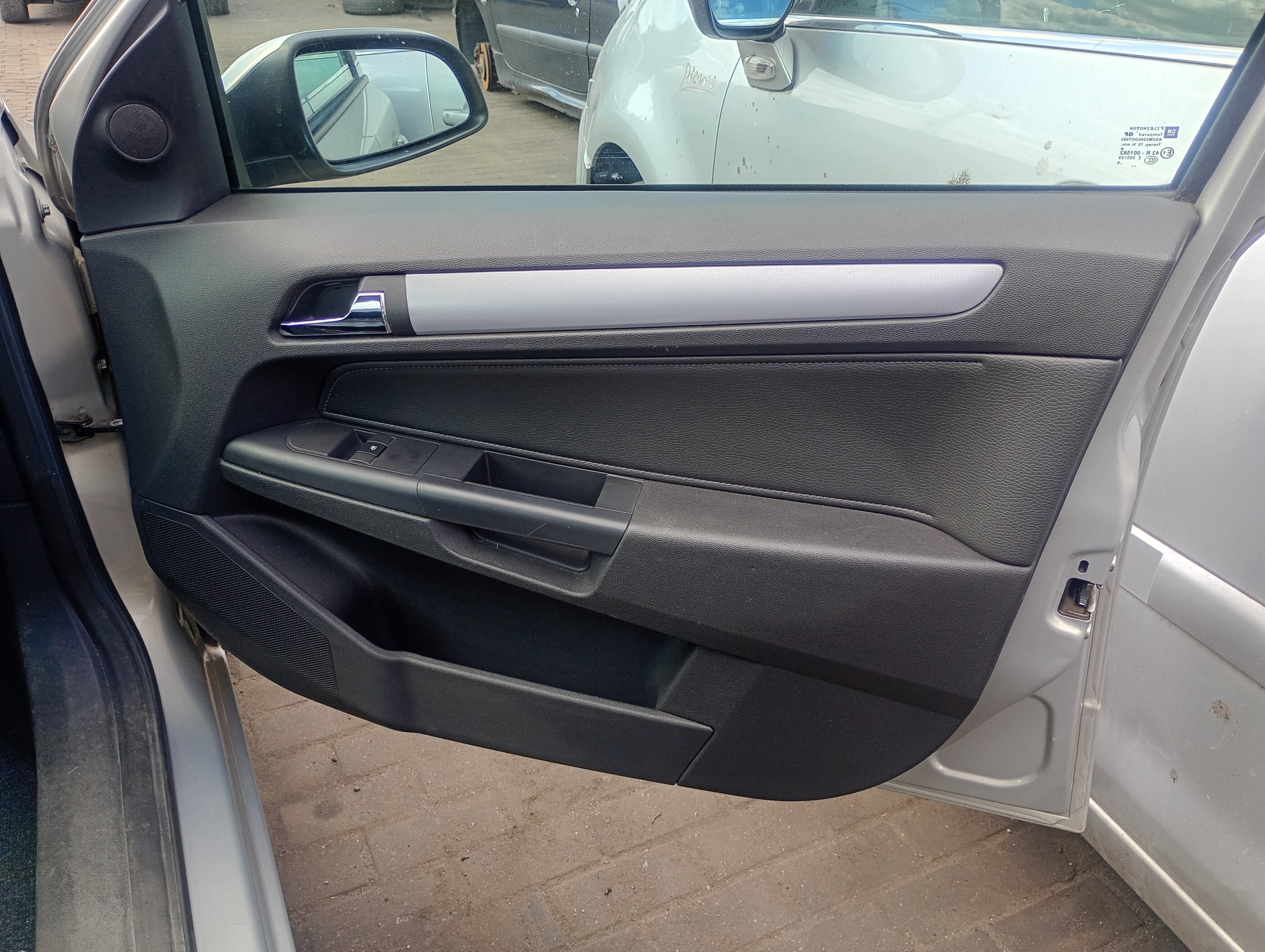 upholstery side right front OPEL ASTRA H 04-10