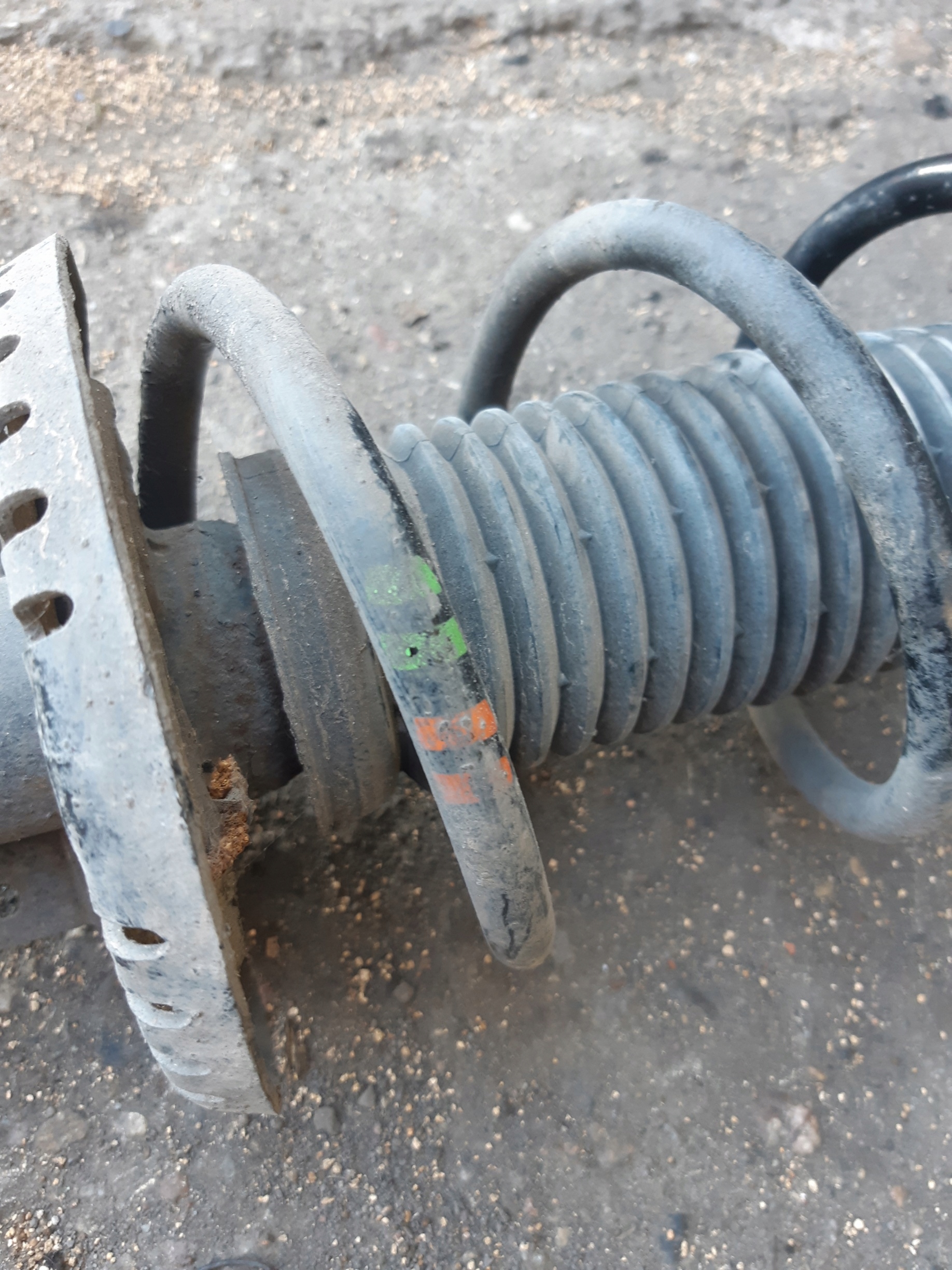AUDI A1 8X 1.6 TDI shock absorber MCPERSON left front 6R0413031AP