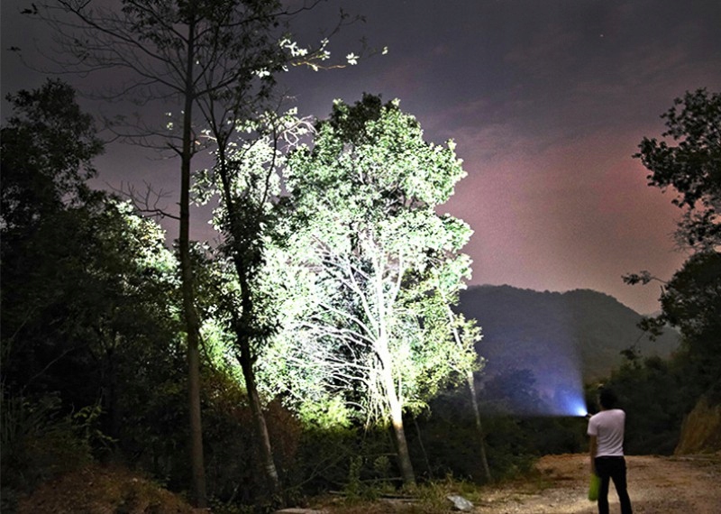 V2 MOCNA LATARKA SZPERACZ LAMPKA ALUM LED ZOOM Marka bez marki