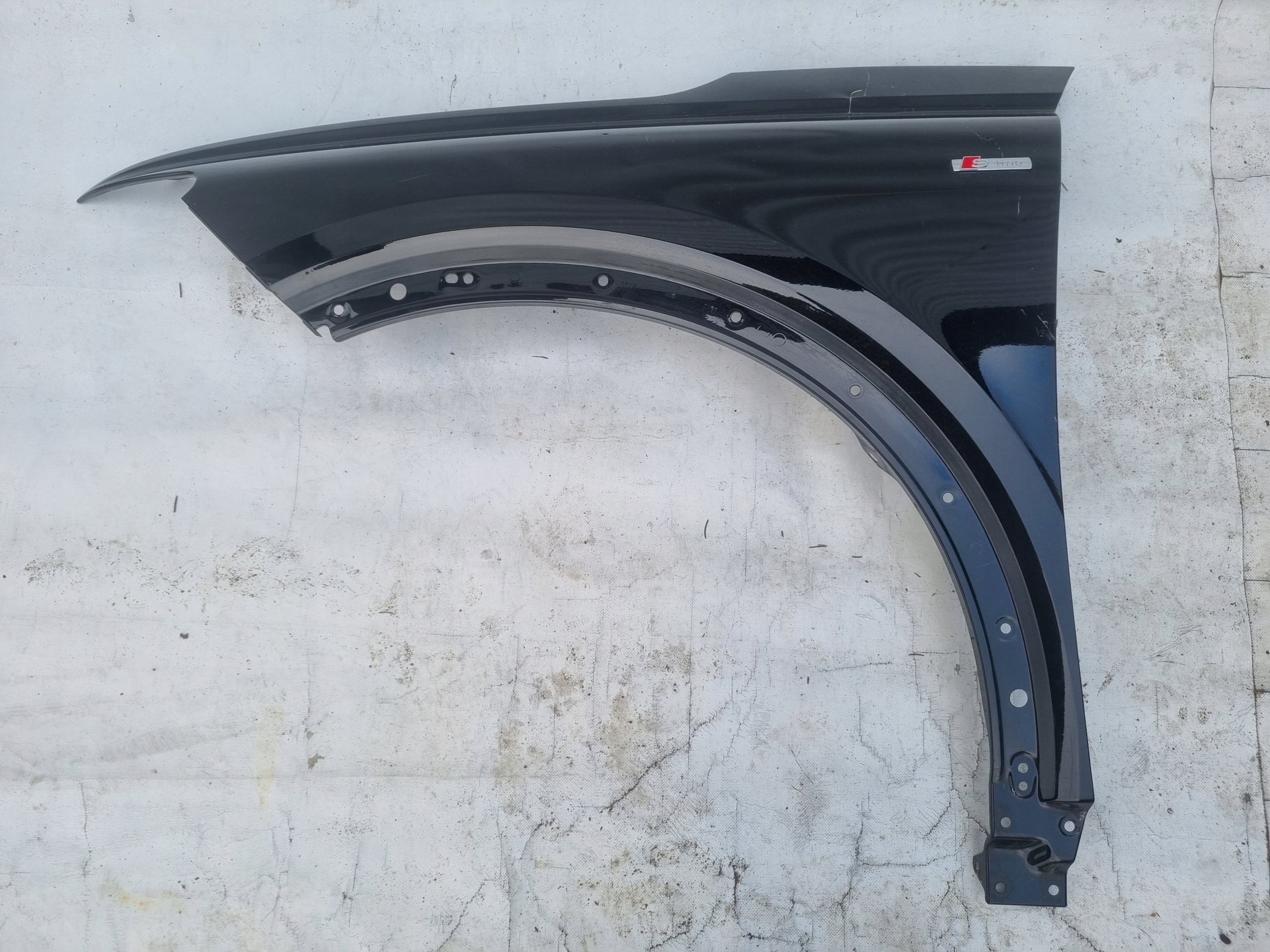 BŁOTNIK LEWY PRZOD PRZEDNI AUDI Q4 89A