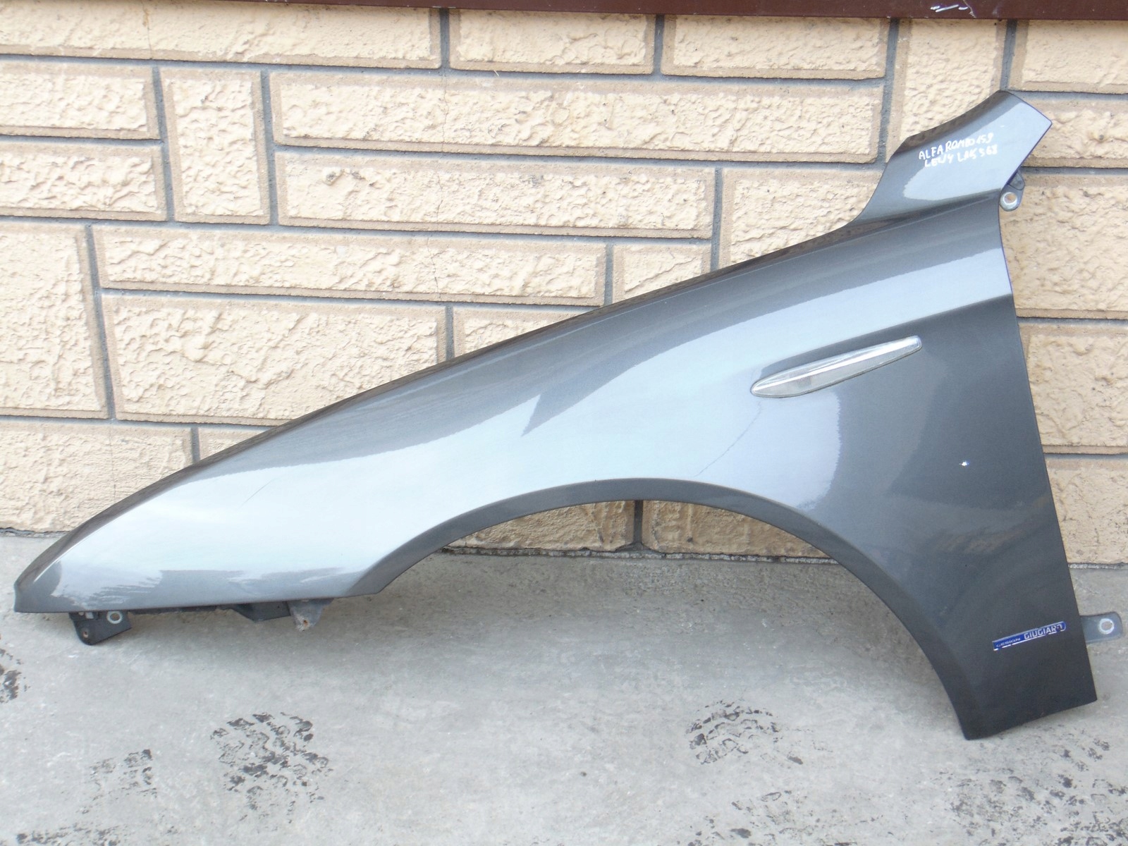 BŁOTNIK LEWY PRZÓD PRZEDNI ALFA ROMEO 159 05- 568