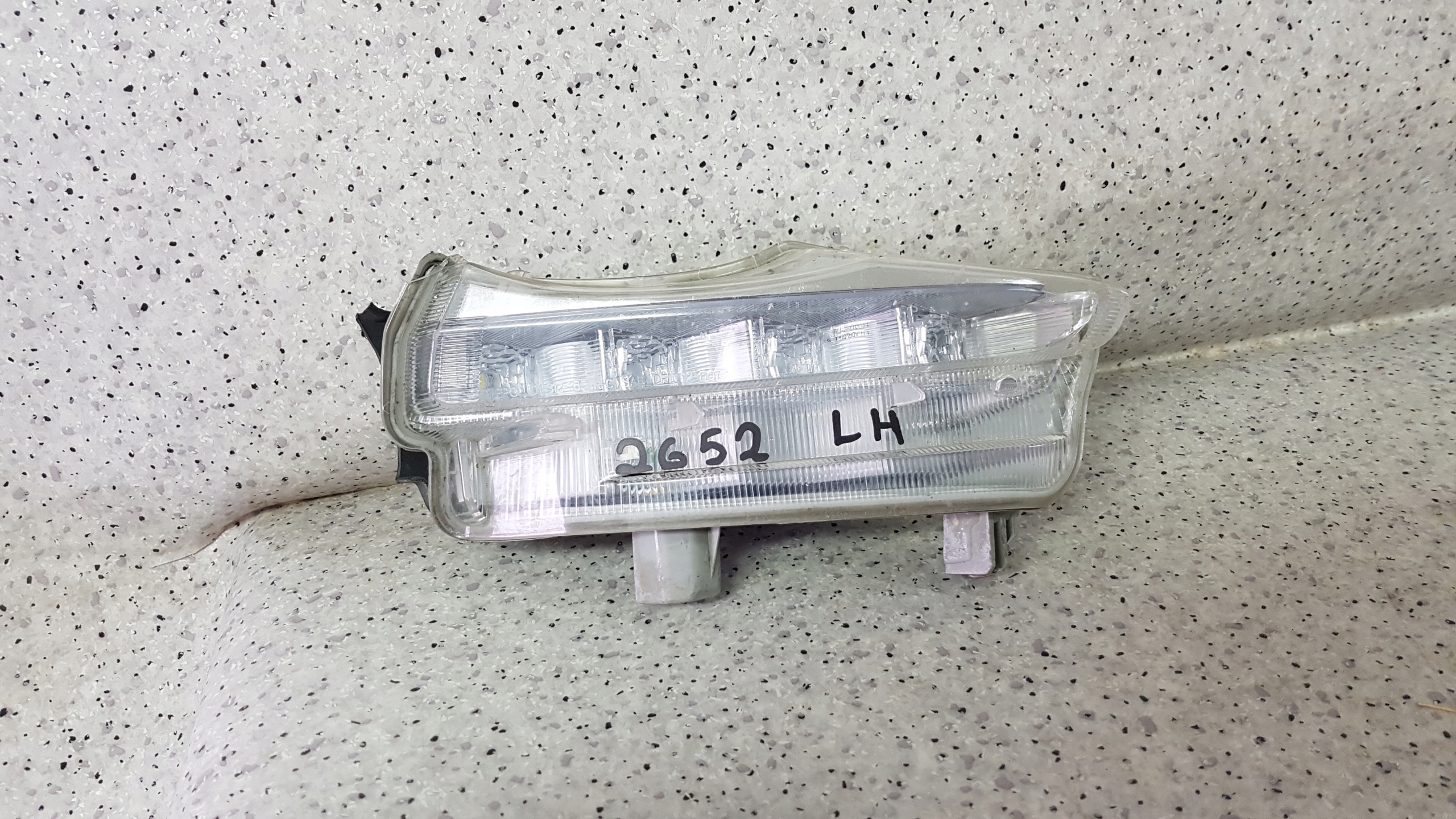 TOYOTA HIGHLANDER 2016 - left light LED DRL 2652