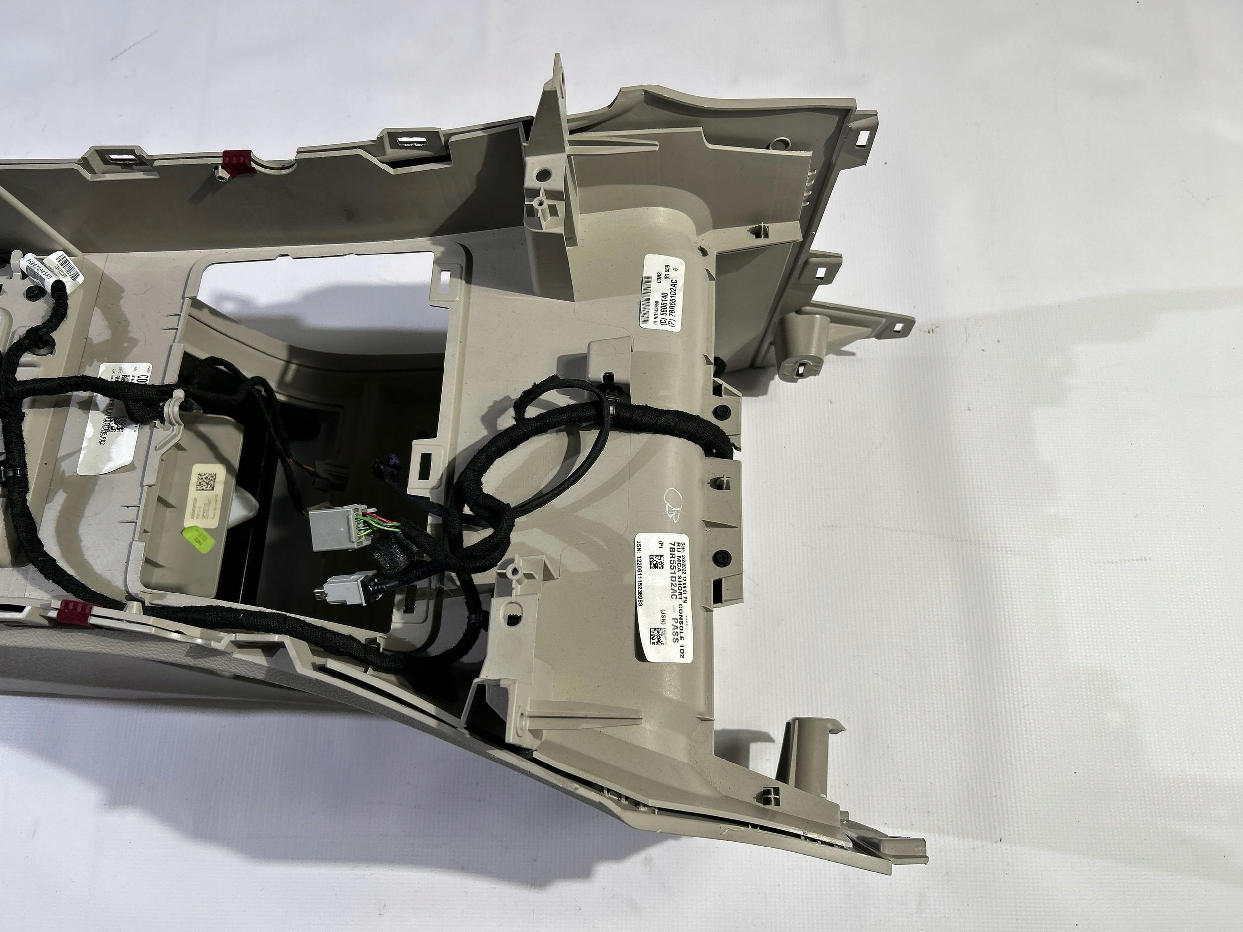 Tunel central armrest dekor passenger compartment Chrysler Pacifica 2021