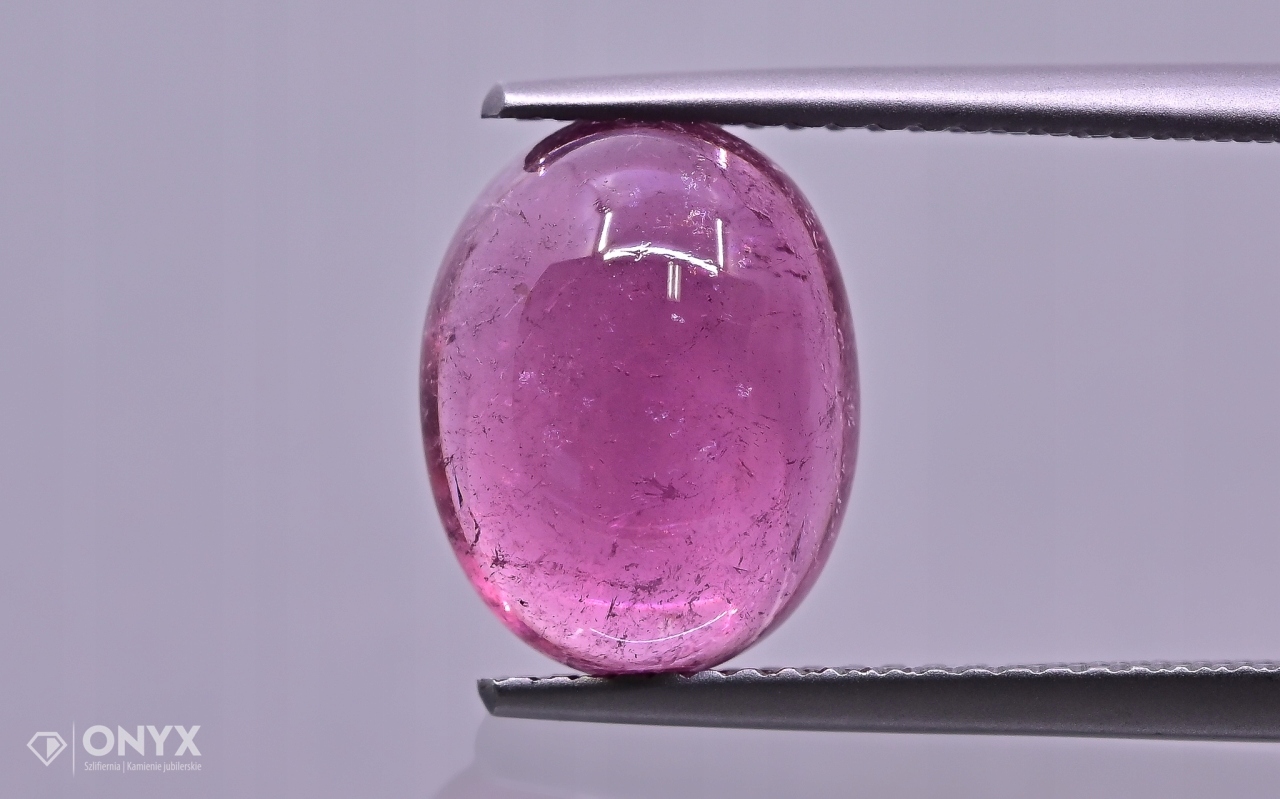 Turmalín kabošon ovál 11,5x9 mm