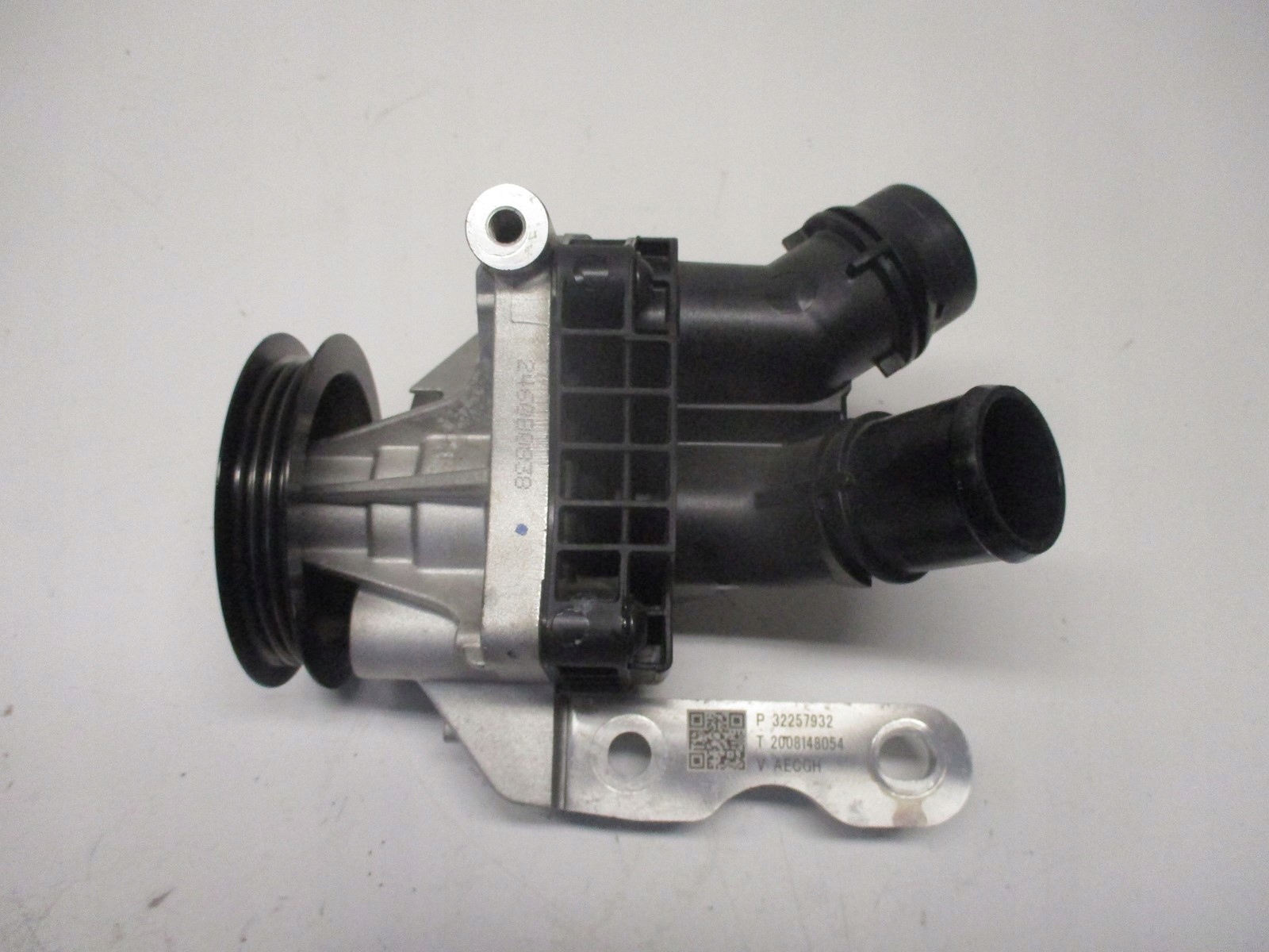 water pump VOLVO XC40 XC 40 1,5HYB 32257932