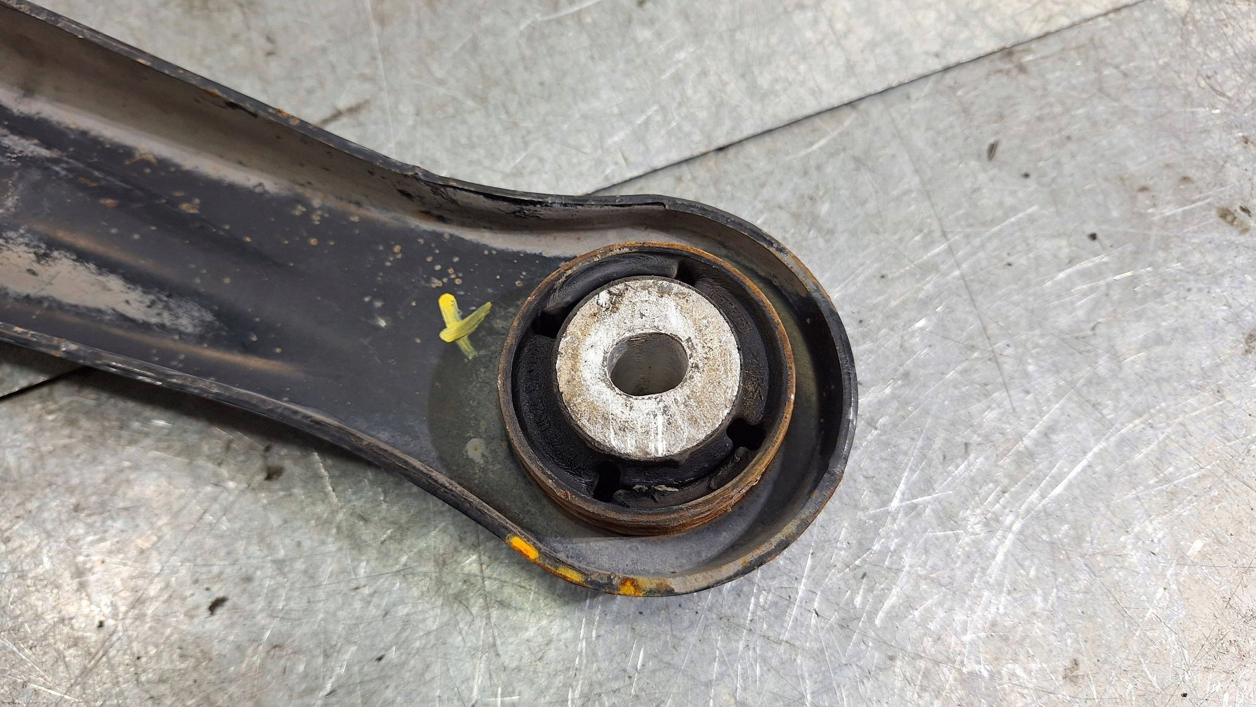 arm left front 8V51-3041-BH FORD FIESTA MK7 08
