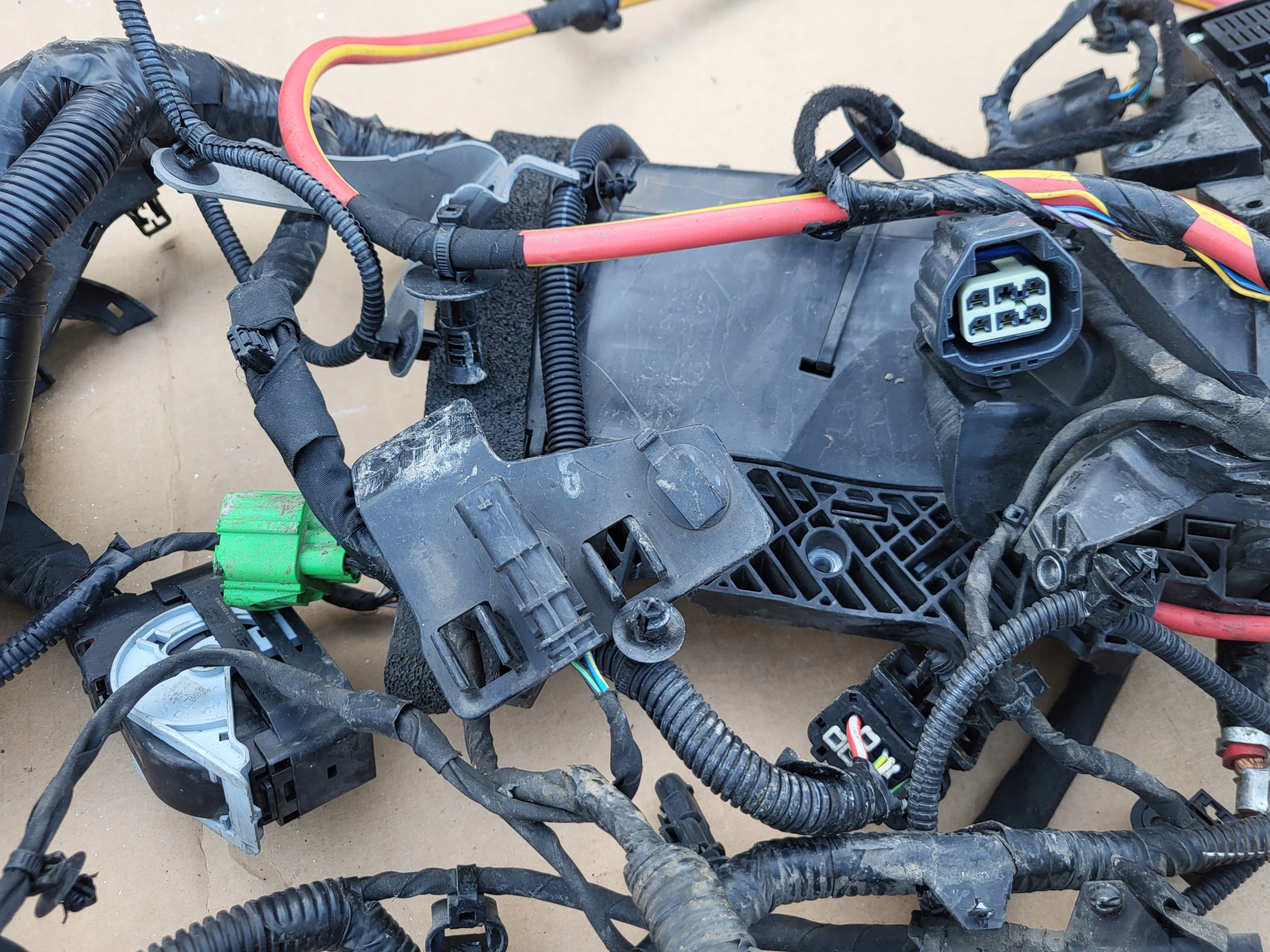 bundle wiring compartment PRZEKAZNIKOW VOLVO XC60 II 2.0D MILD HYBRID OE