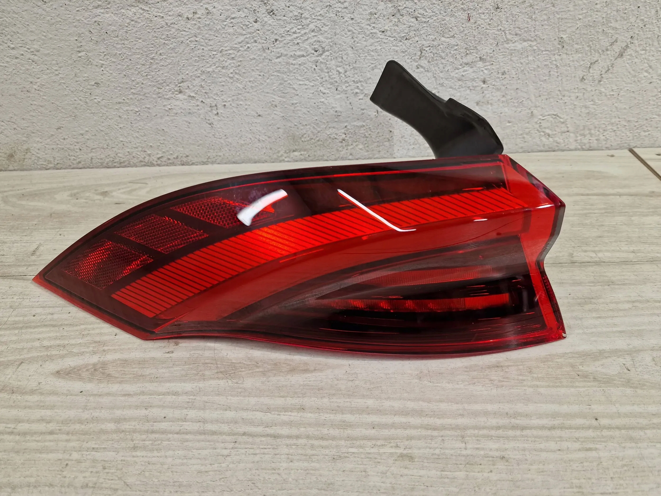 фонарь левый MASERATI GRECALE 670157332
