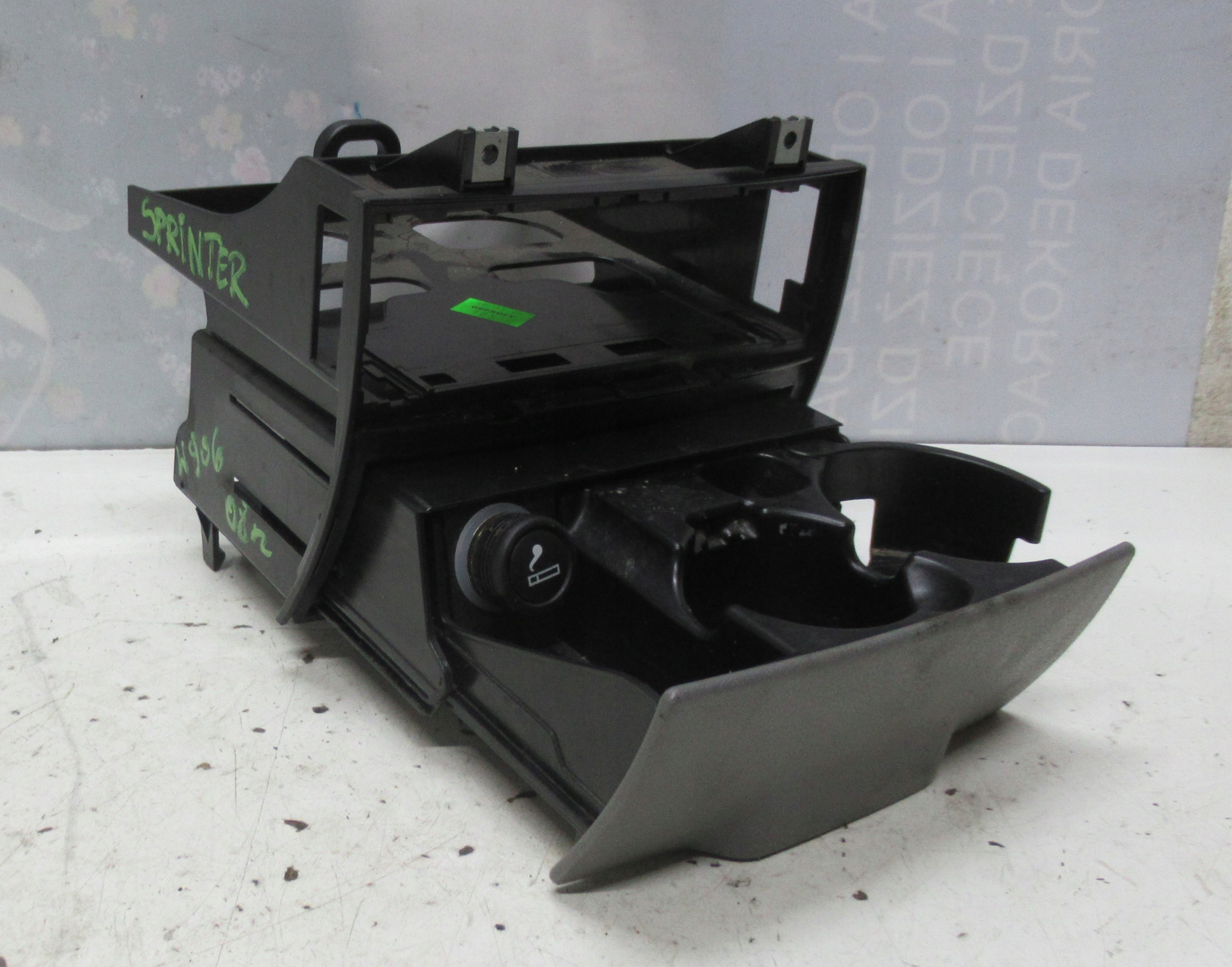 SPRINTER 906 08R ashtray passenger compartment A9066800558