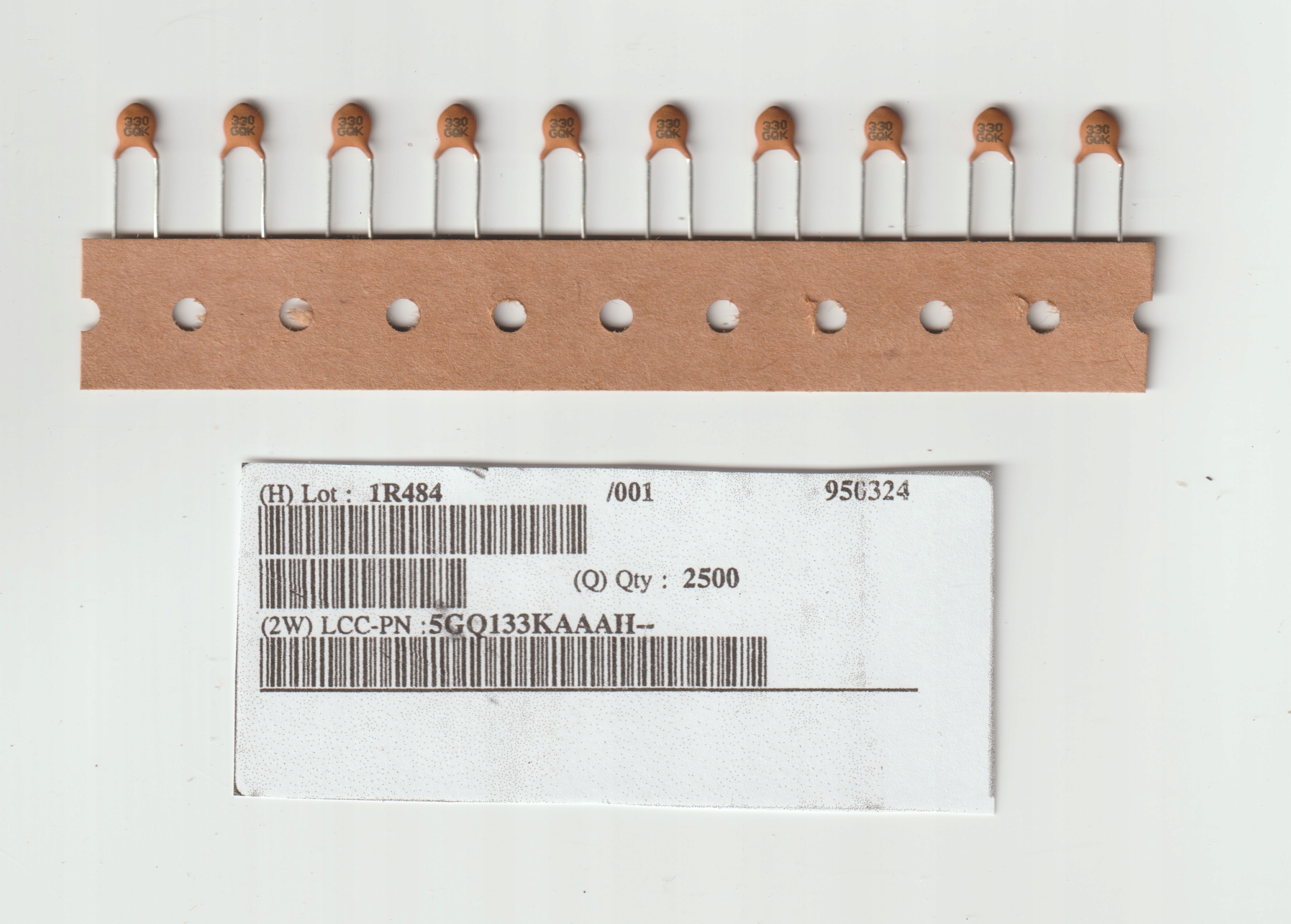 100x 33pF 500V 10% N750 kond. ceramiczny Tht LCC