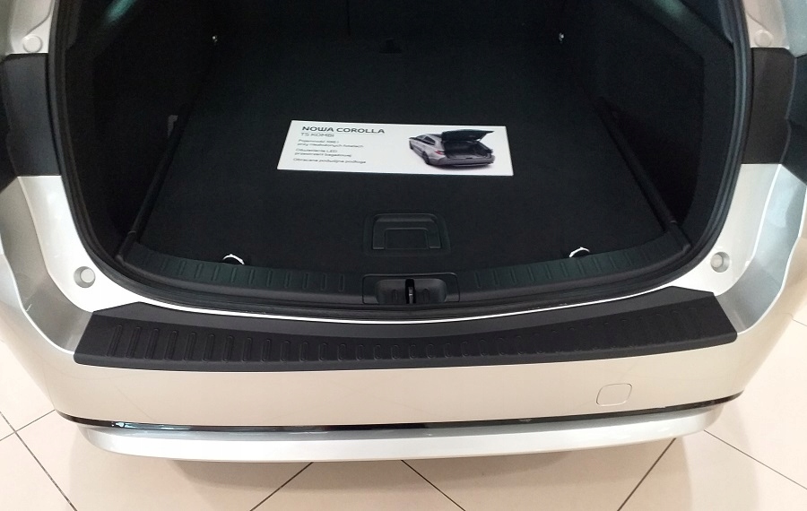 TOYOTA COROLLA KOMBI 2019- NAKŁADKA NA ZDERZAK Typ samochodu Samochody osobowe