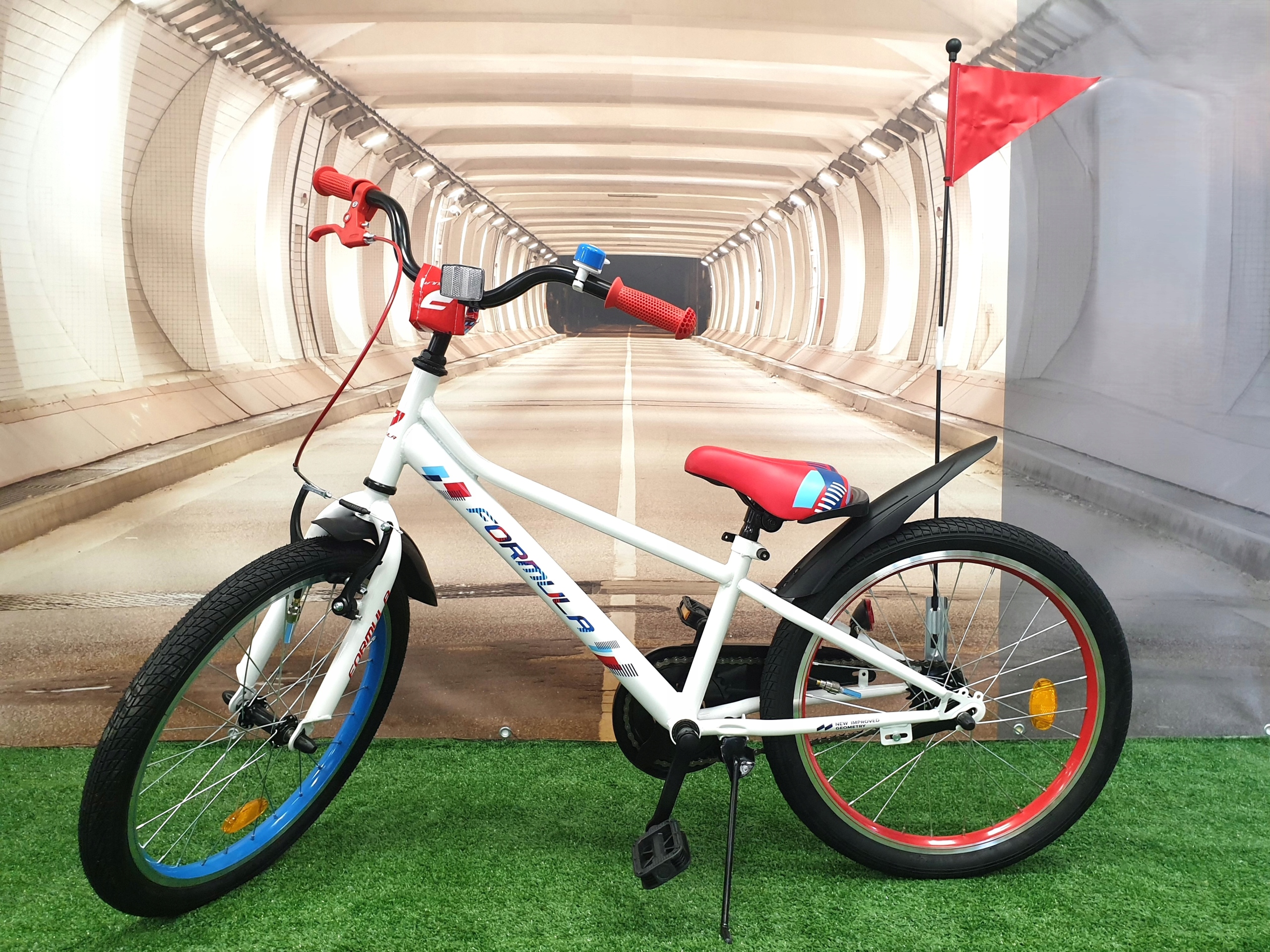 Rowerek dziecięcy Formula koło 20" Biały z chorągiewką i dzwonkiem