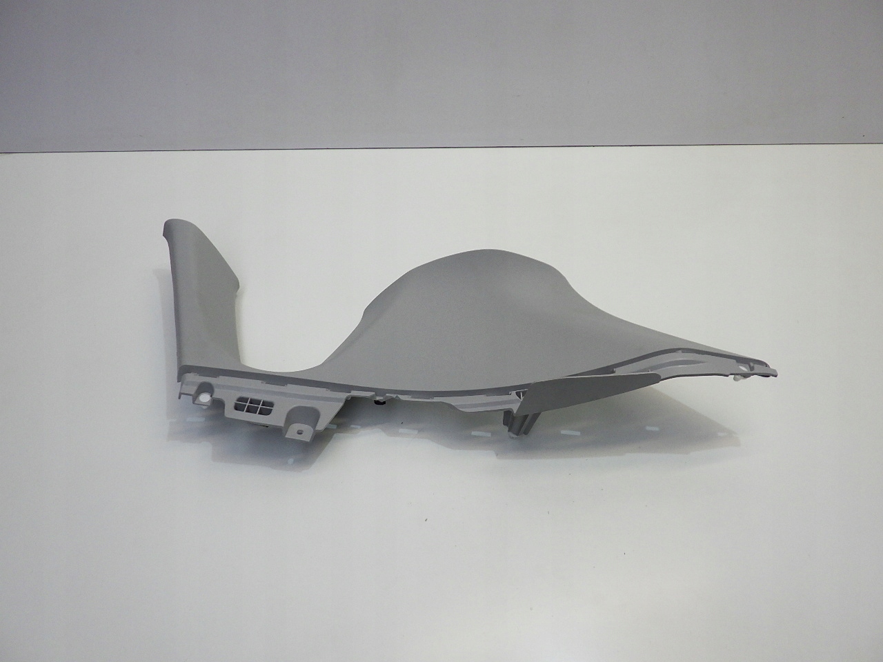 85860-Q0500 - HYUNDAI BAYON 2022 КРЫШКА C-СТОЙКИ ПРАВАЯ ЗАДНЯЯ