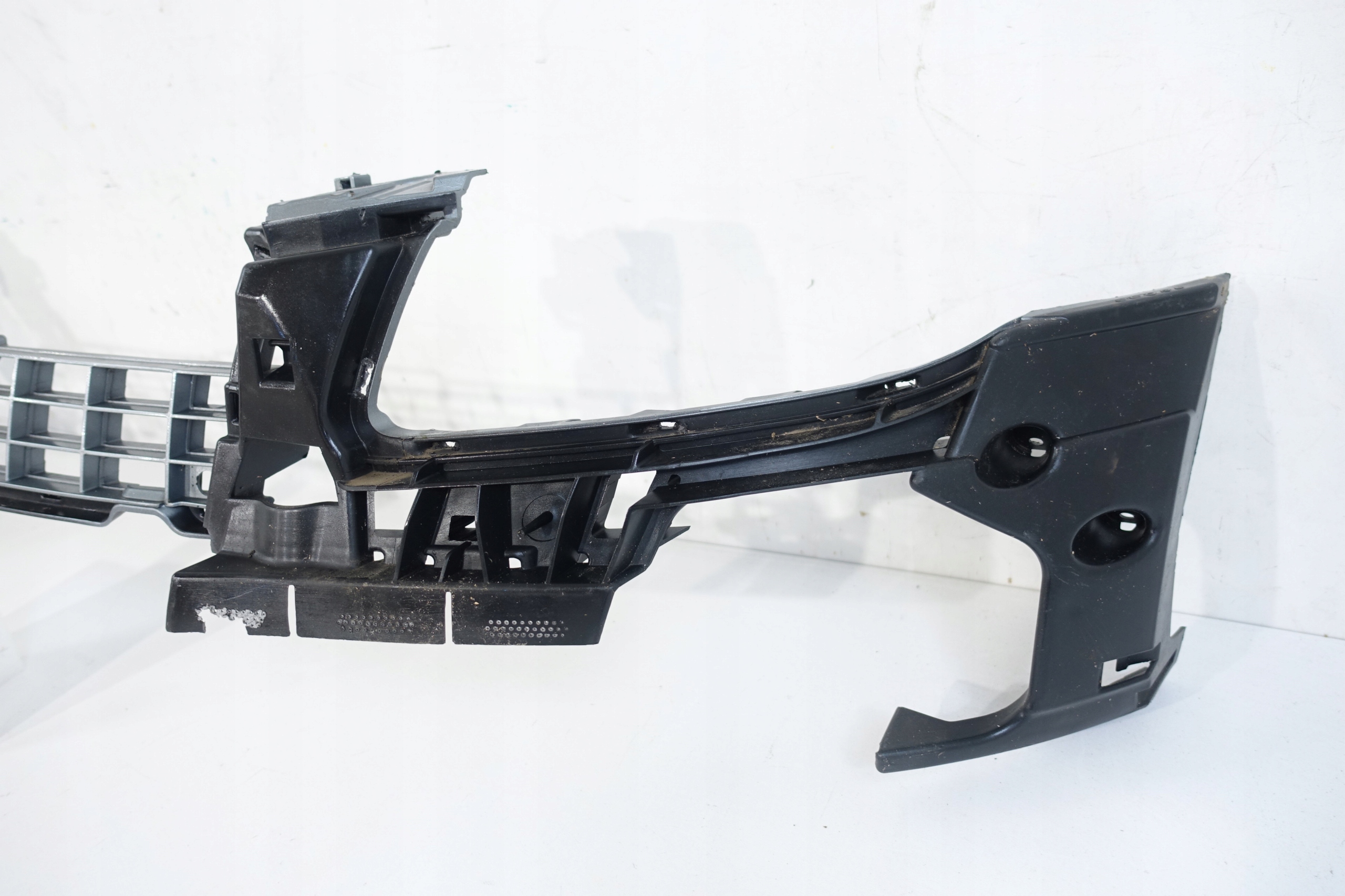 AUDI A4 B7 8E0 holder console GRILLA bumper front 8E0807233E