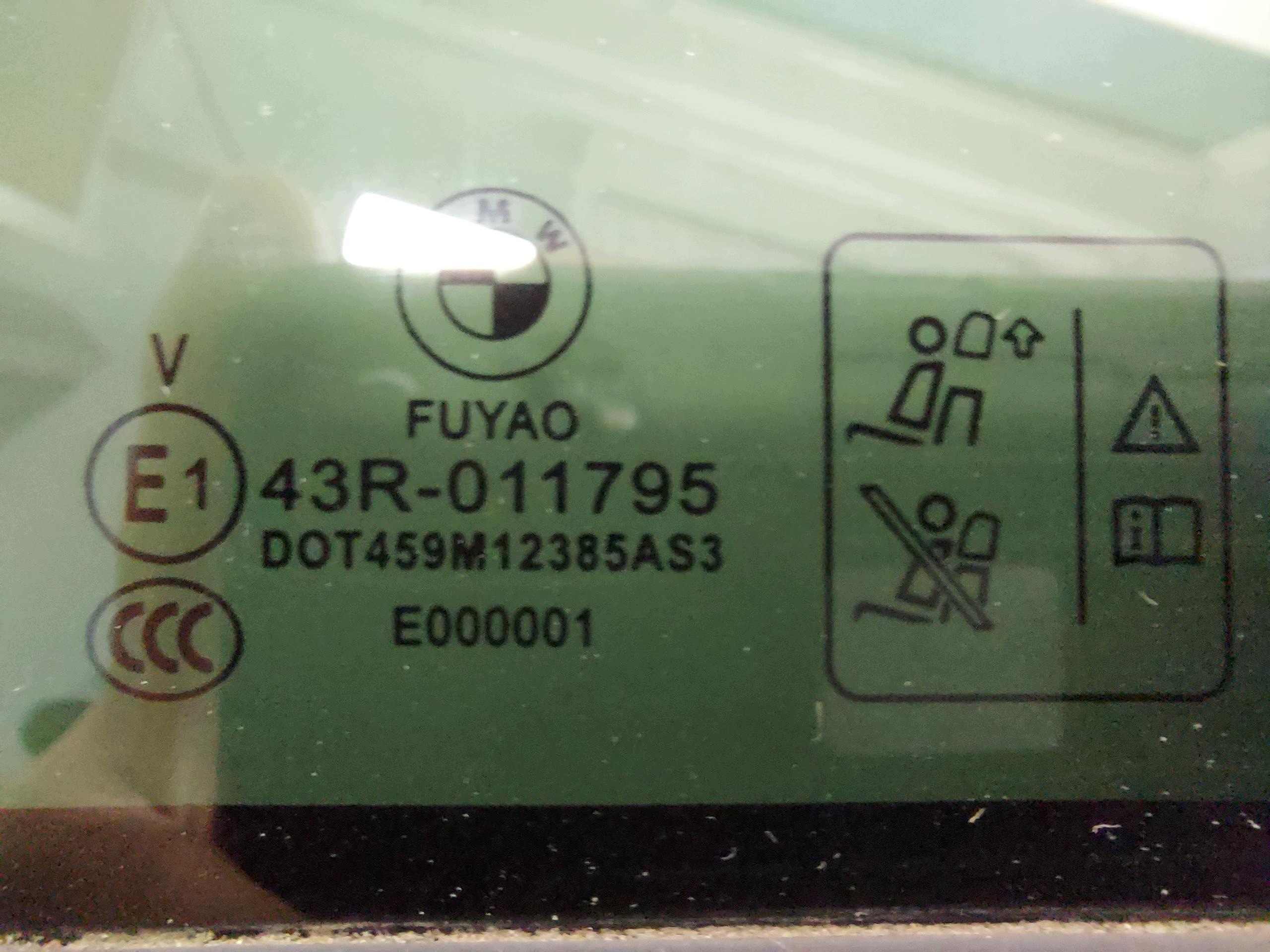 BMW G02 X4 M40i 2023 okno boční dveře levá záď zadní malá 741654309