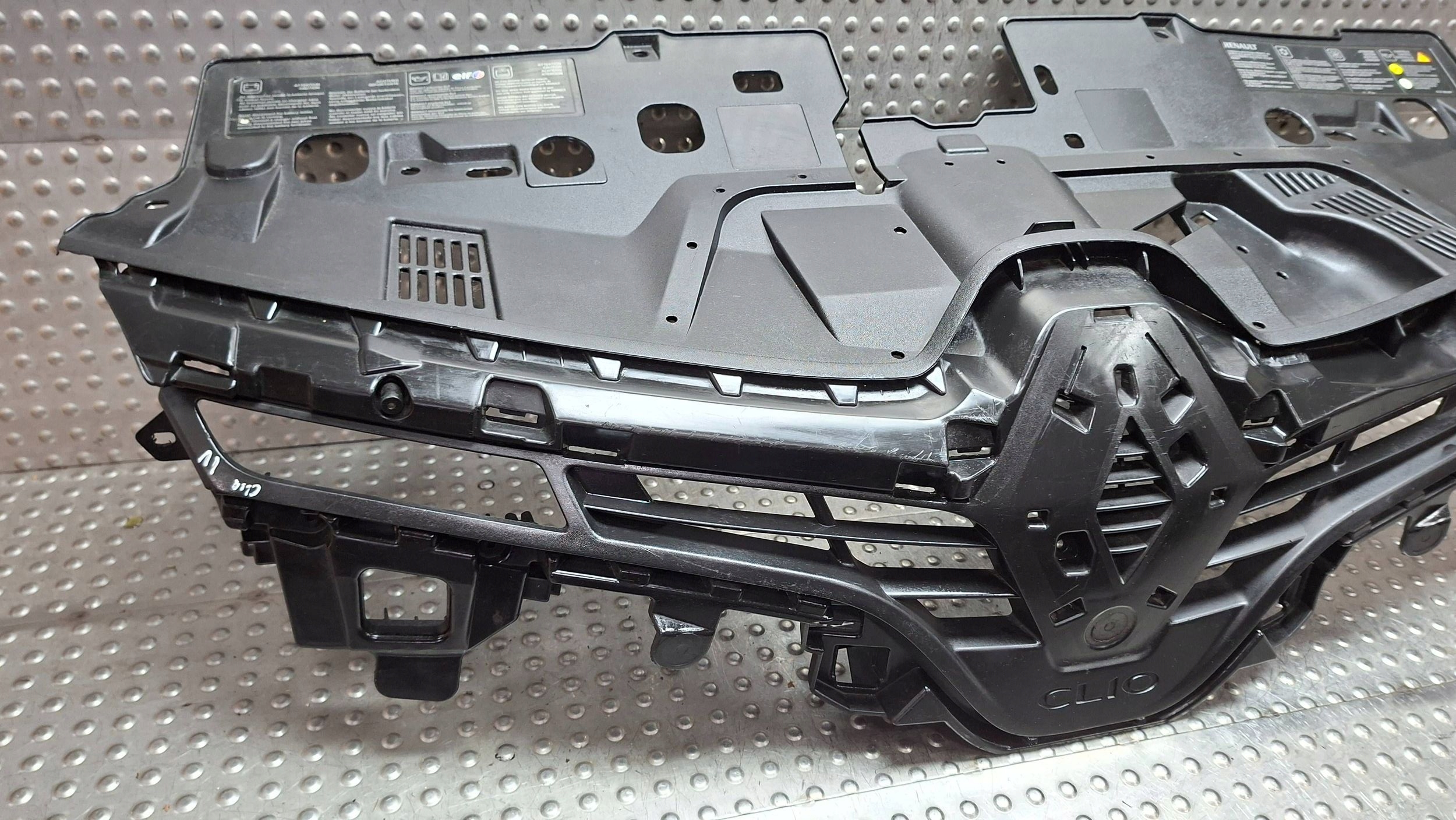 příčka maska nárazníku předek 622563184R RENAULT CLIO IV 2012