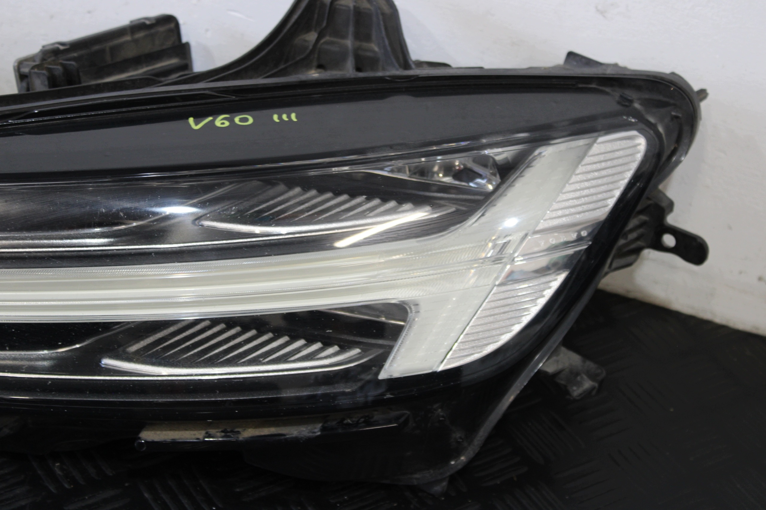 light lights LED front 32228816 32228815 VOLVO S60 V60 III 3 2.0D