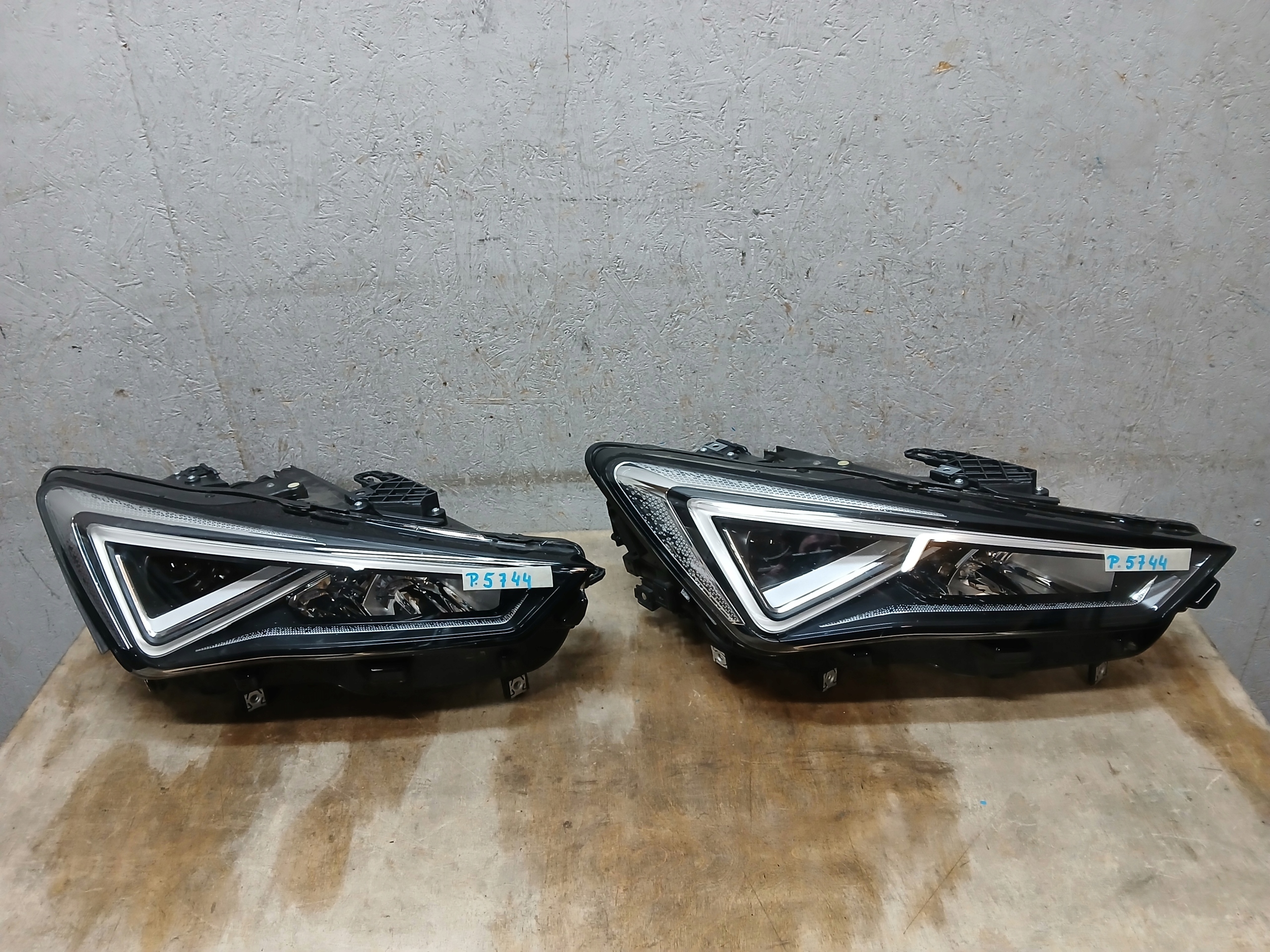 light front right SEAT TARRACO FULL LED 5FJ941008H 5FJ941008J