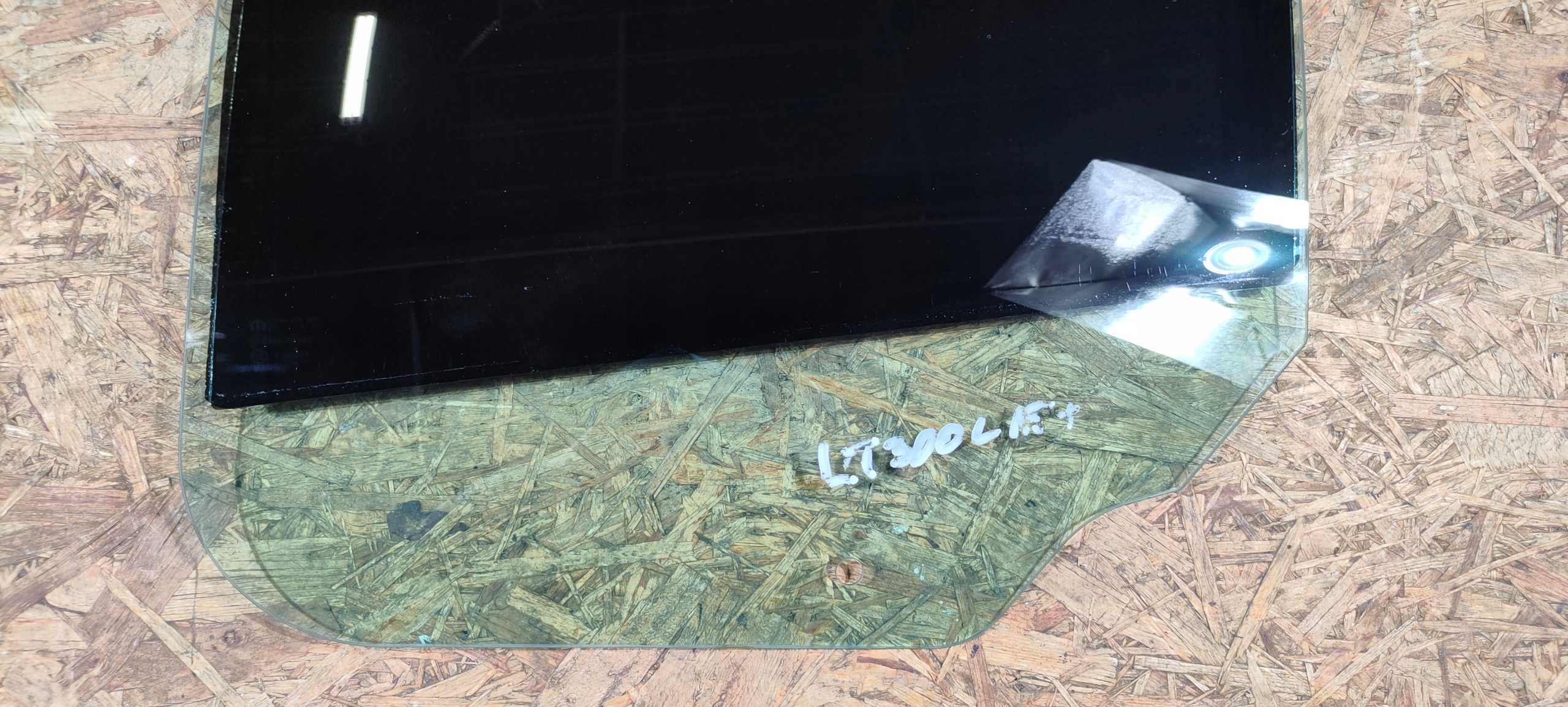 window side door left rear part Chrysler 300 2015