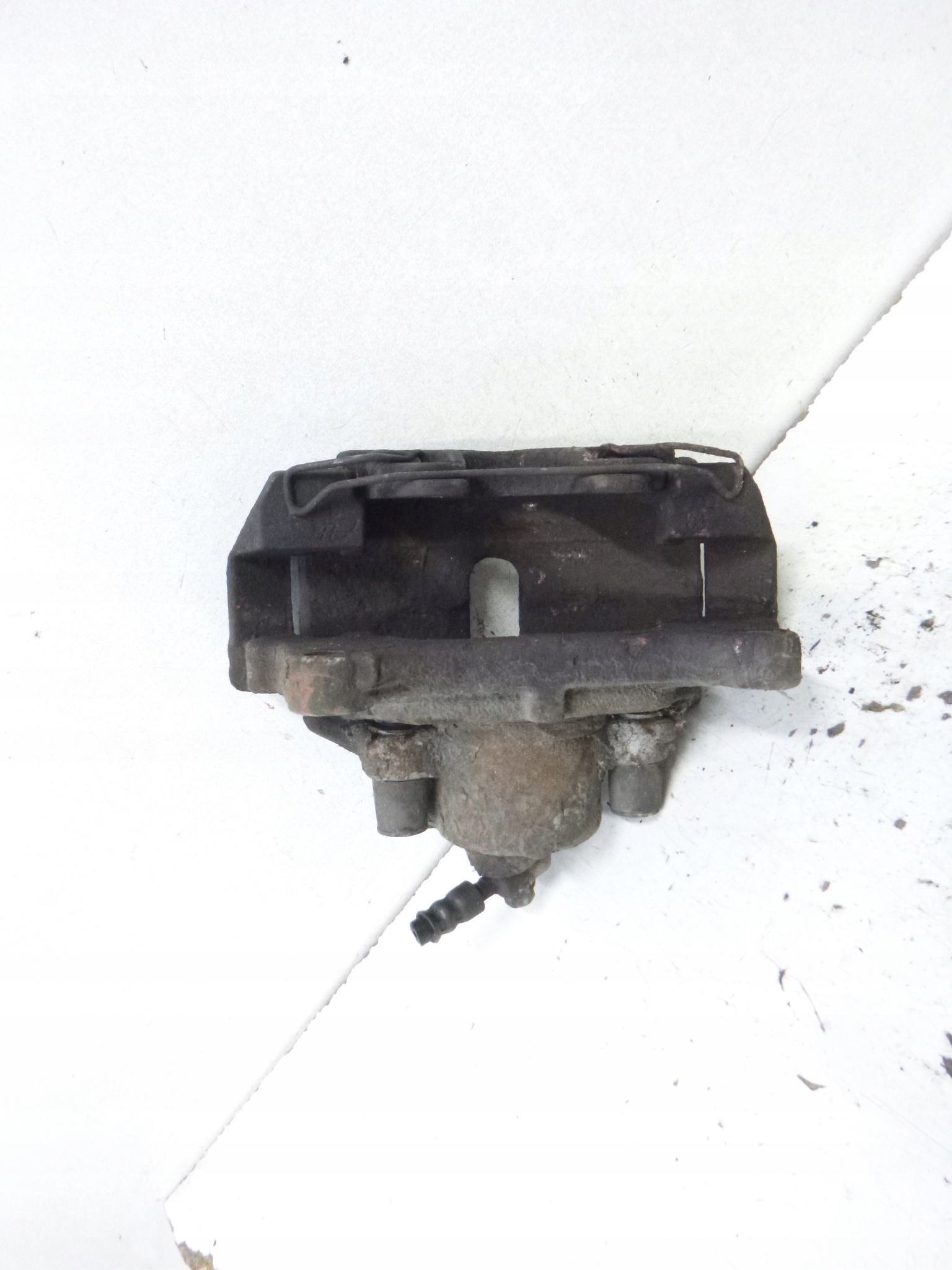 caliper brake front right VW Passat B6 2.0 2007r.