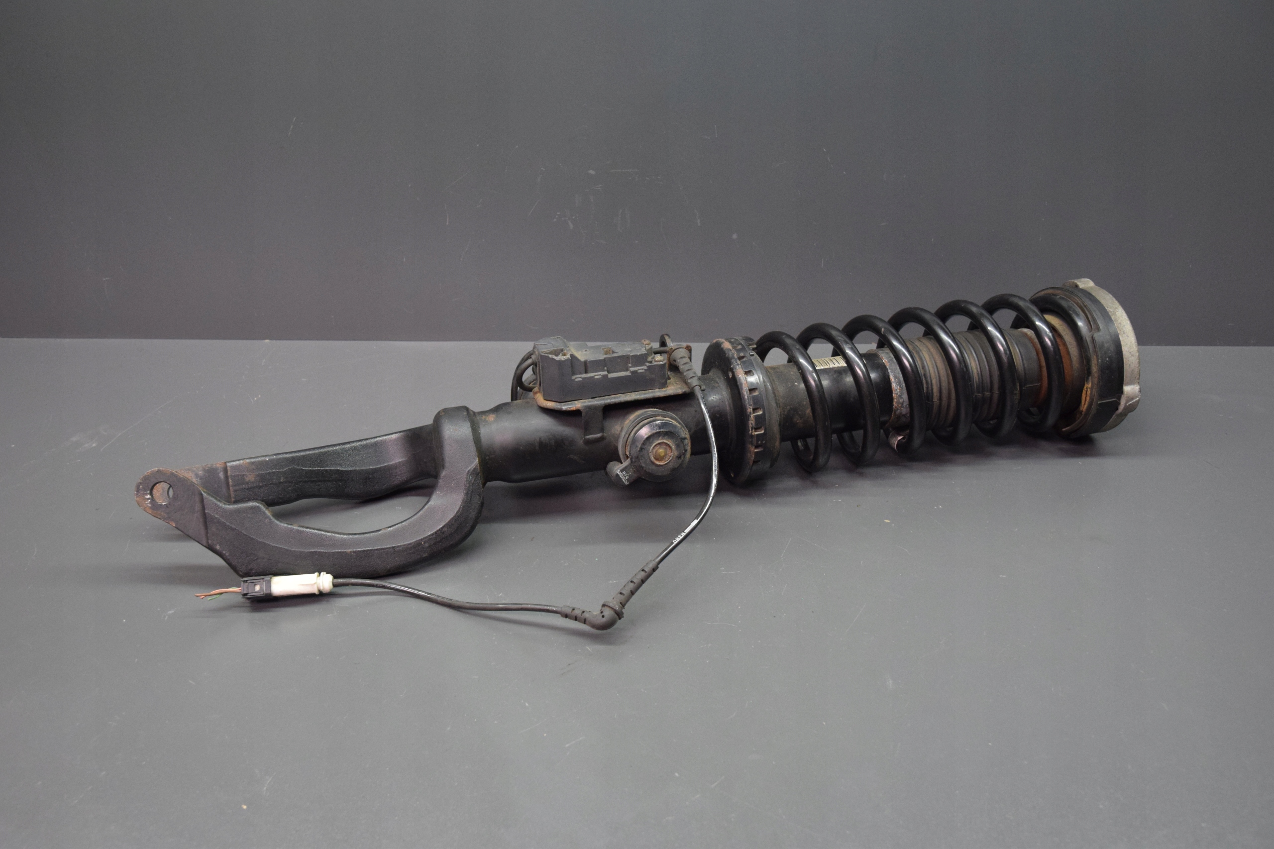 shock absorber left BMW 5 F07 GT 6854323 4x4 VDC