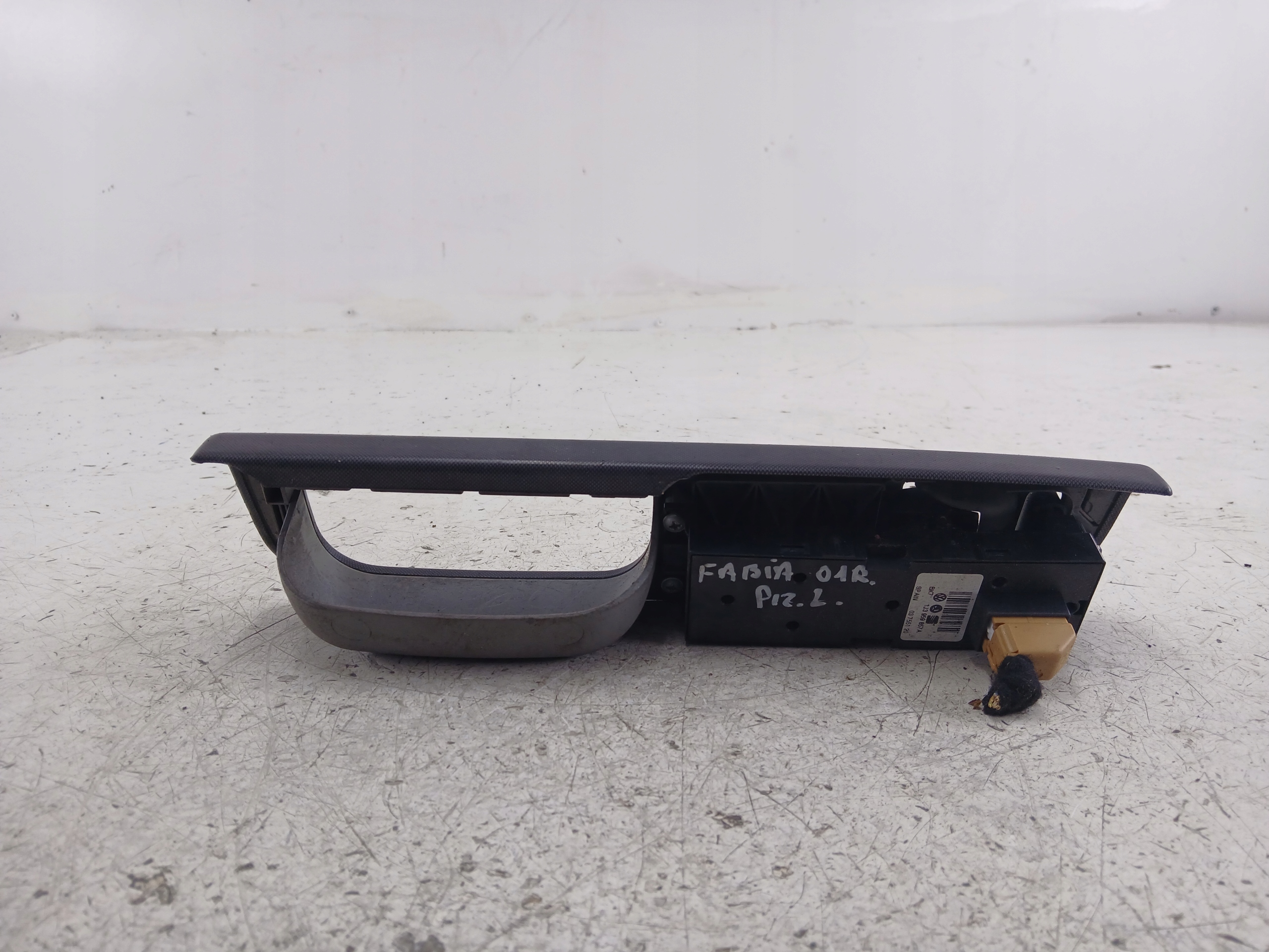 SKODA FABIA a PANEL okna levý předek 1J3959857A