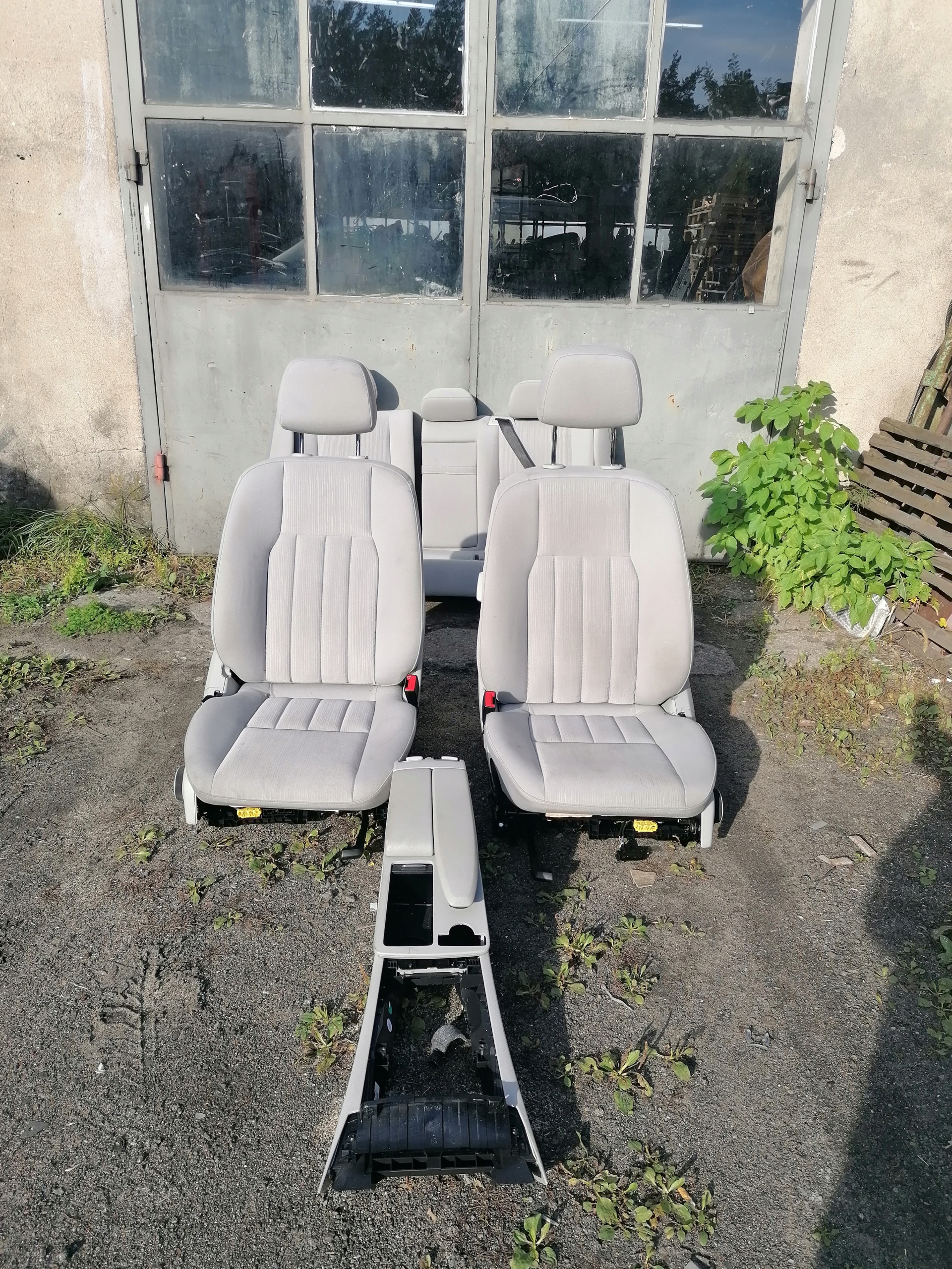 MERCEDES W204 SEDAN FOTELE GRZANE KANAPA TAPICERKA Typ samochodu Samochody osobowe