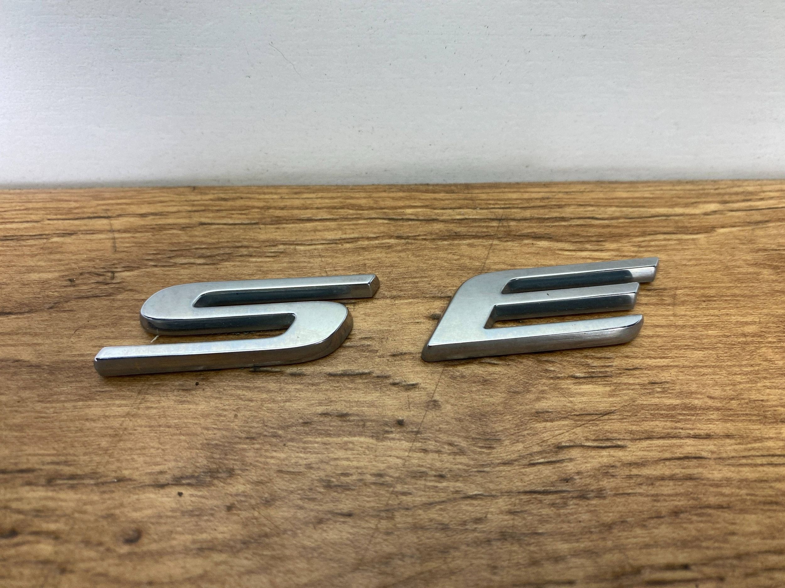 logo for rear klape Emblemat SE Ford Escape IV 2020+