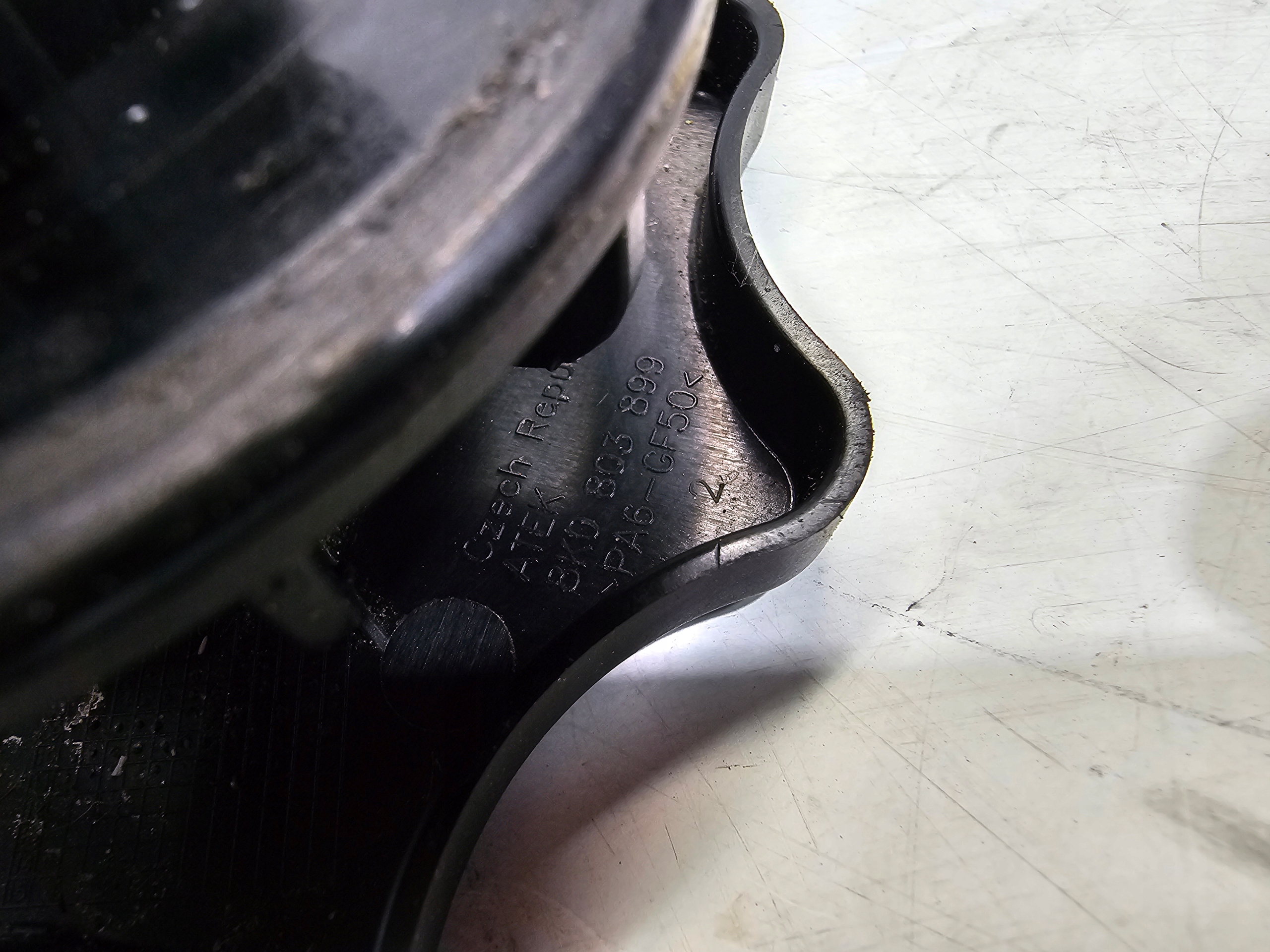 VIS ROUES DE LA ROUE DE SECOURS AUDI A4 B8 A5 8K0803899