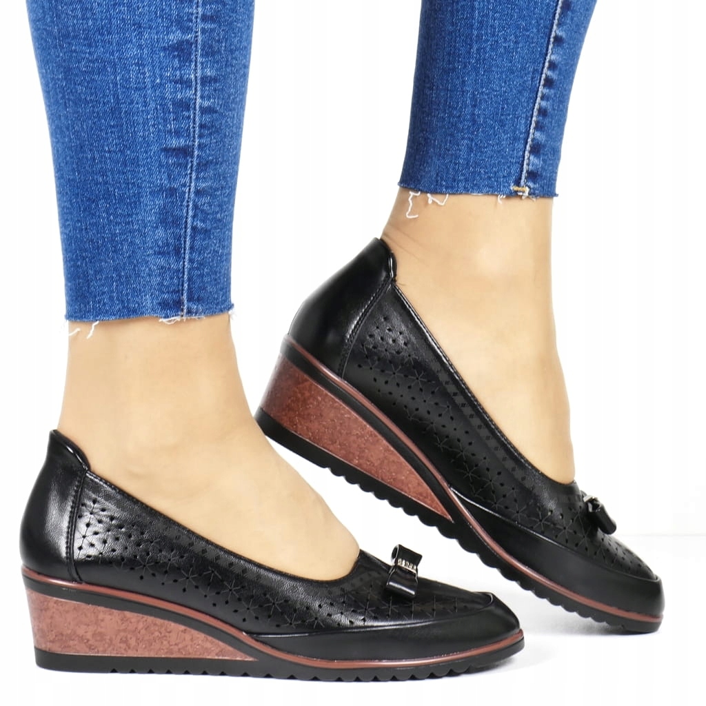 iButy Dámské Polobotky Na Koturnu Mokasíny Nazouvací Ažurové Černé Lícové