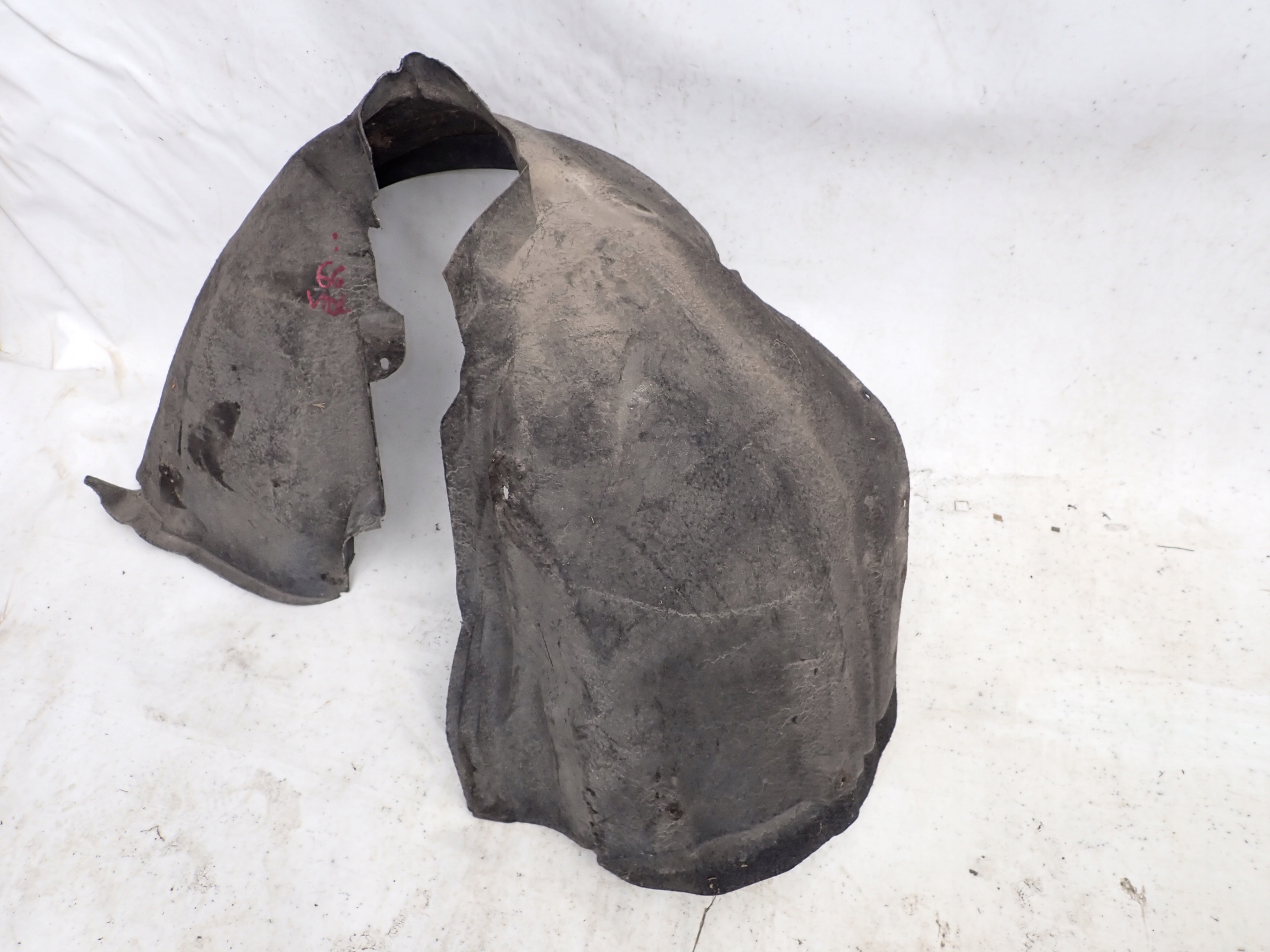 VOLVO XC60 and 1 08-17 mudguard front front left