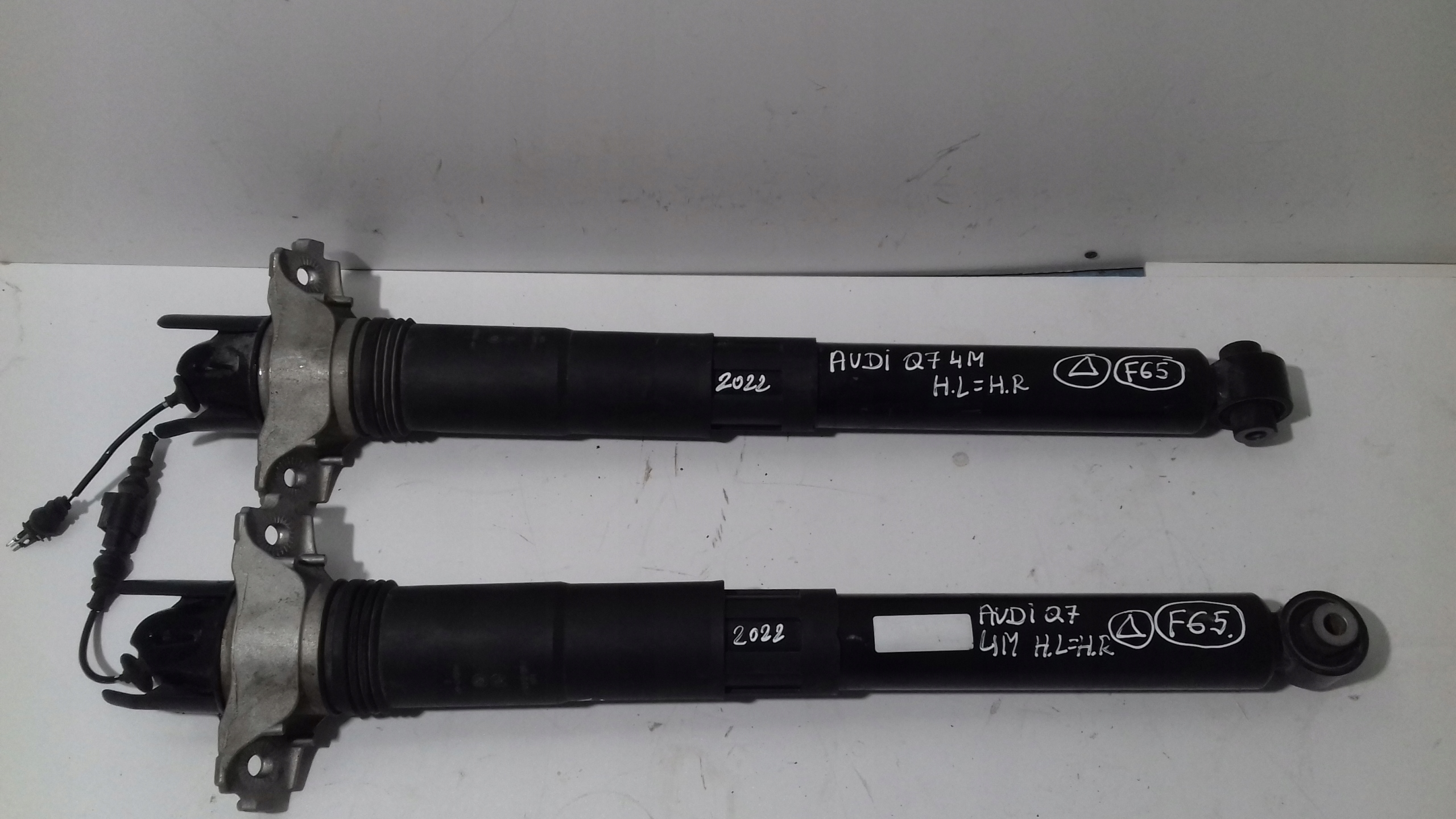 AUDI Q7 4M shock absorber rear part left right shock absorbers KOMPLET 4M0512137C