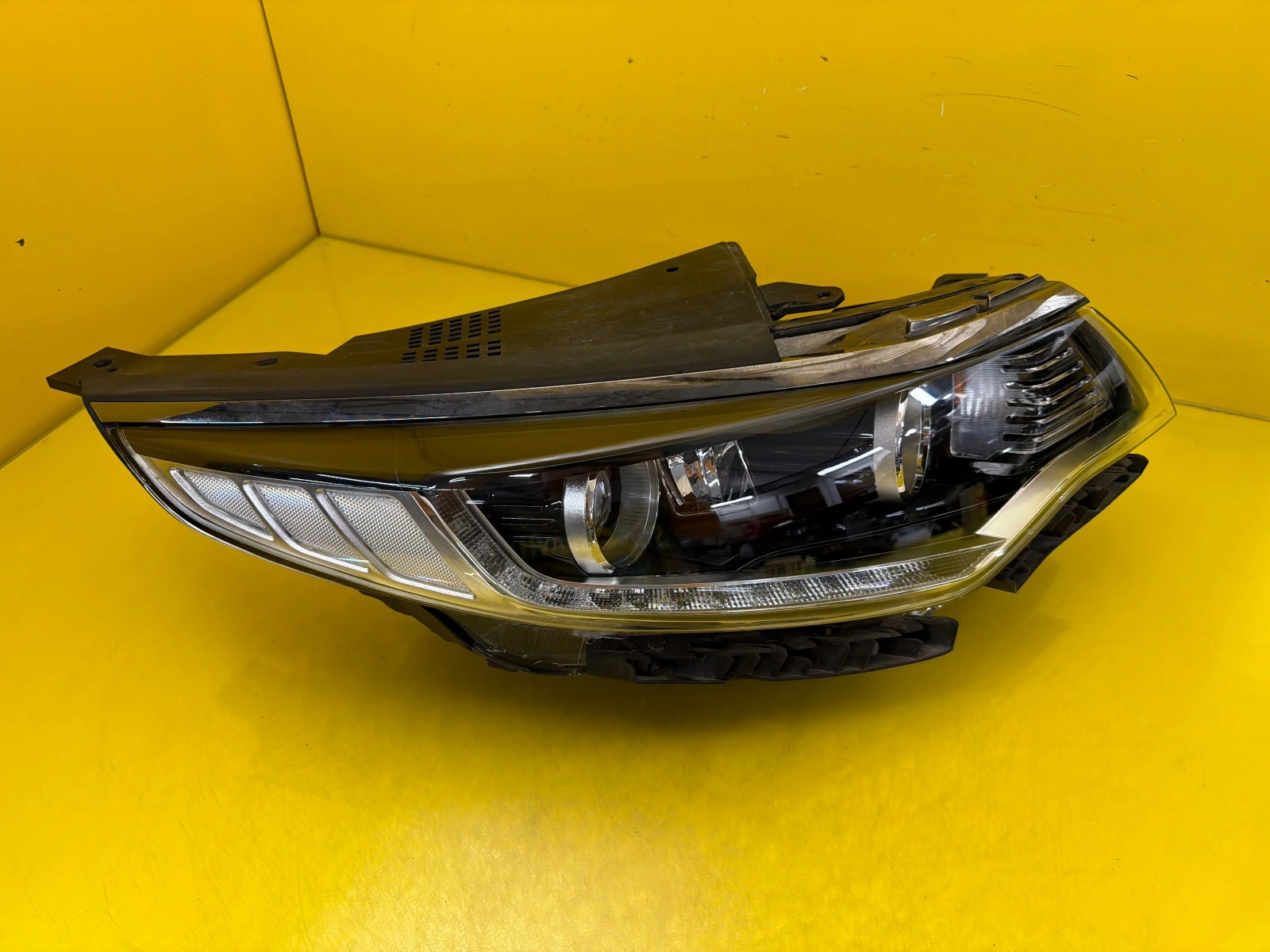 light right front Kia Optima IV Xenon 92102D4090