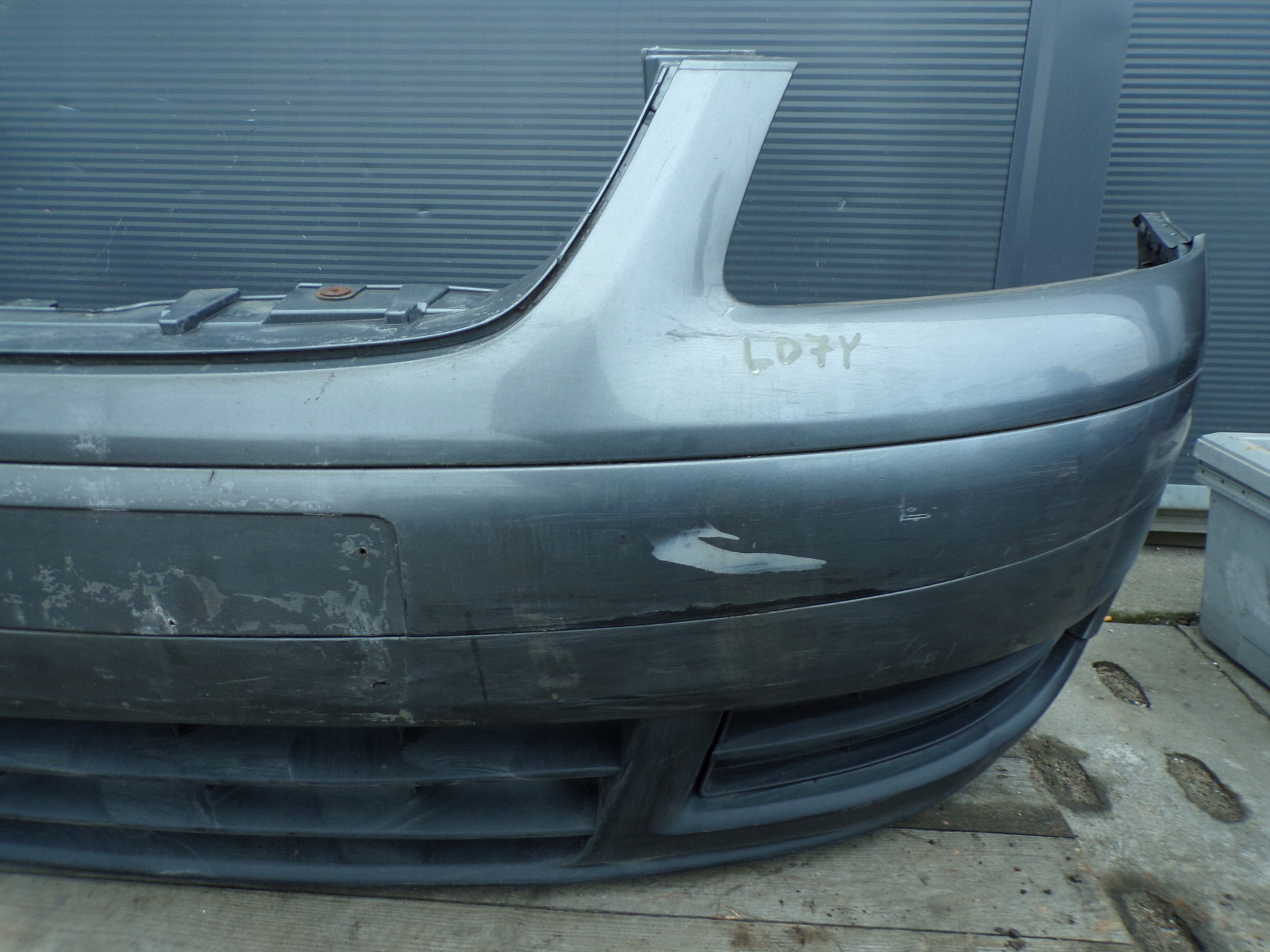 front bumper front VOLKSWAGEN TOURAN 1 and colour LD7Y