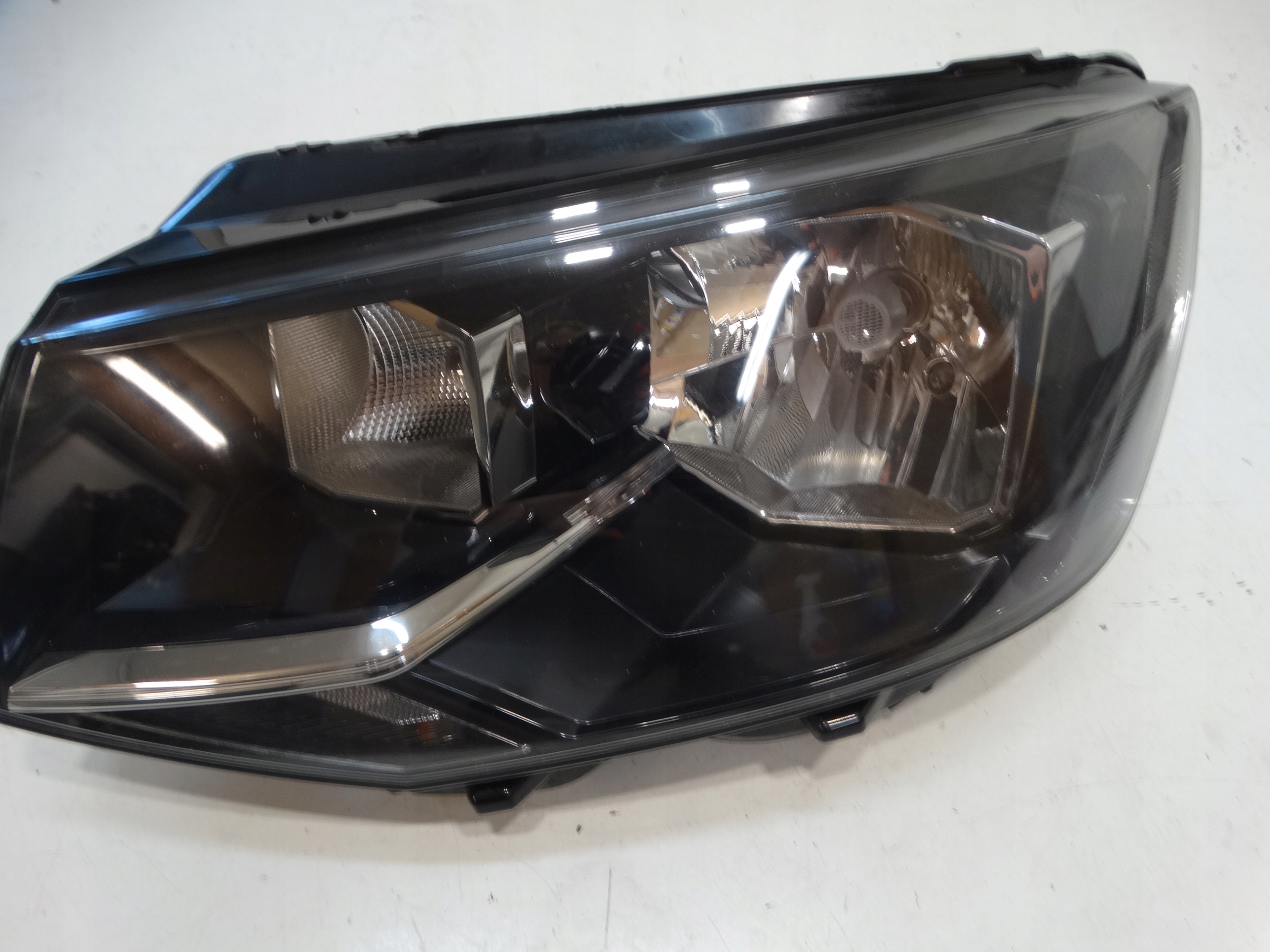 light left front VOLKSWAGEN T6 7E1941015AC
