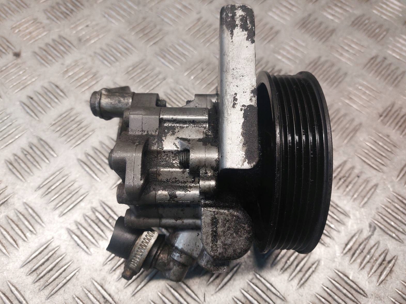 servo pump BMW E60 520i 2.2 24V 7516848