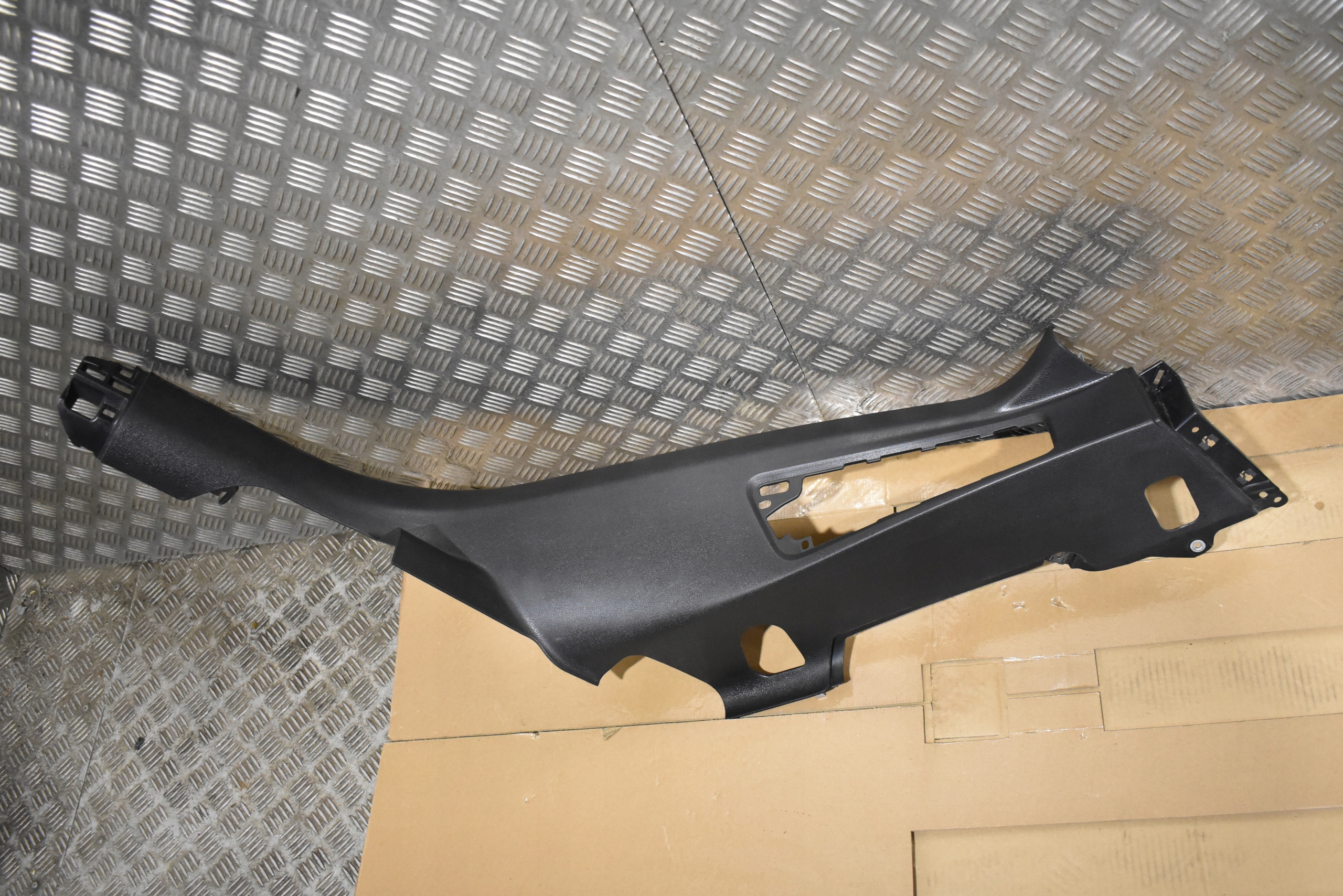 IDEALNA cover SLUPKA D right PORSCHE MACAN 1