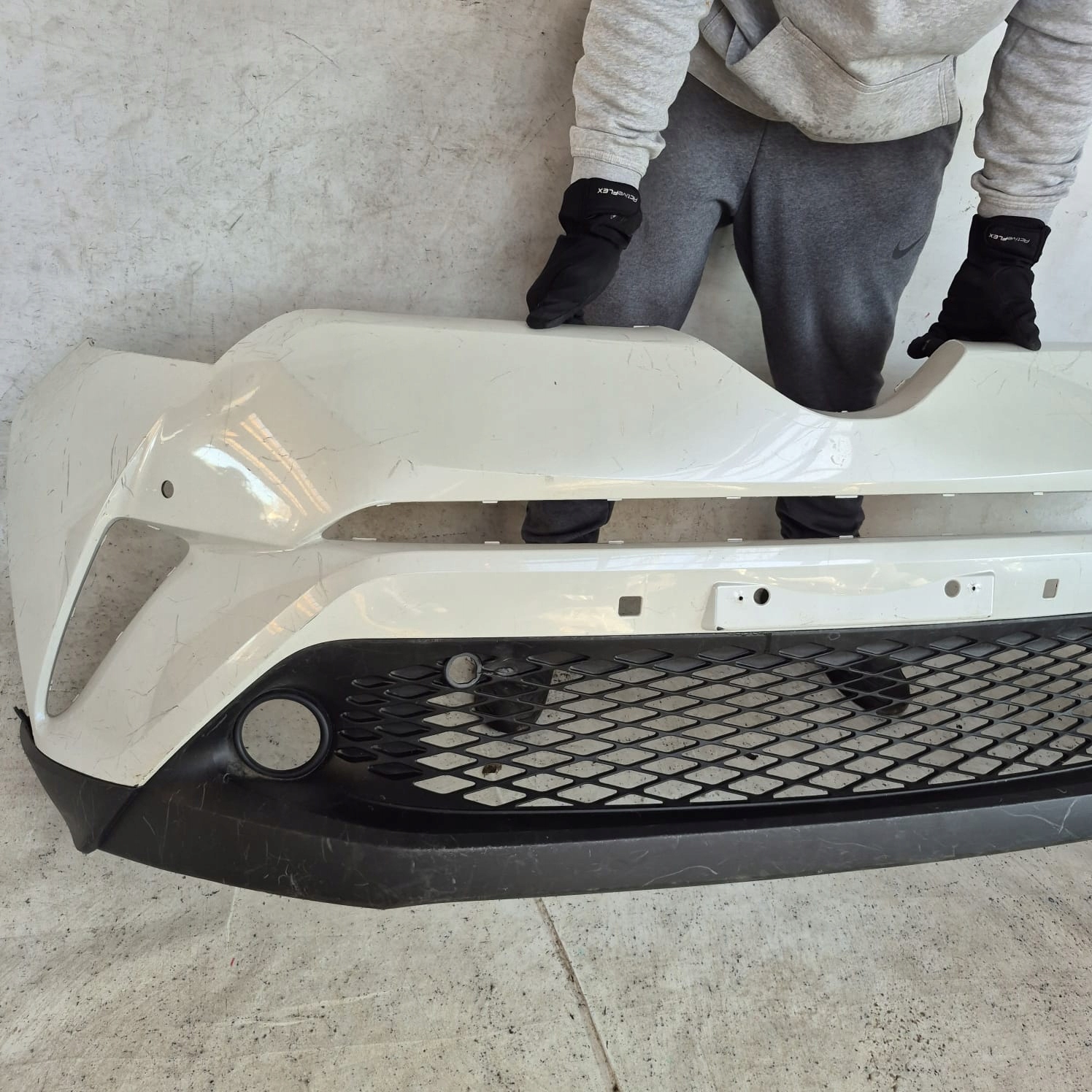 TOYOTA C-HR and 1 16-19 bumper front front PDC