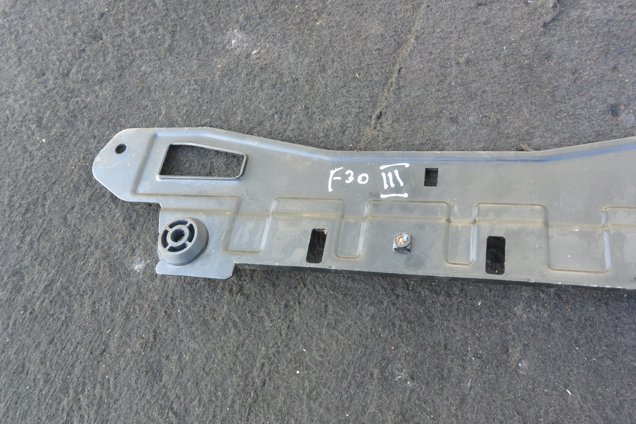 bracket console tanks levelling BMW 3-SERIA F30 330e