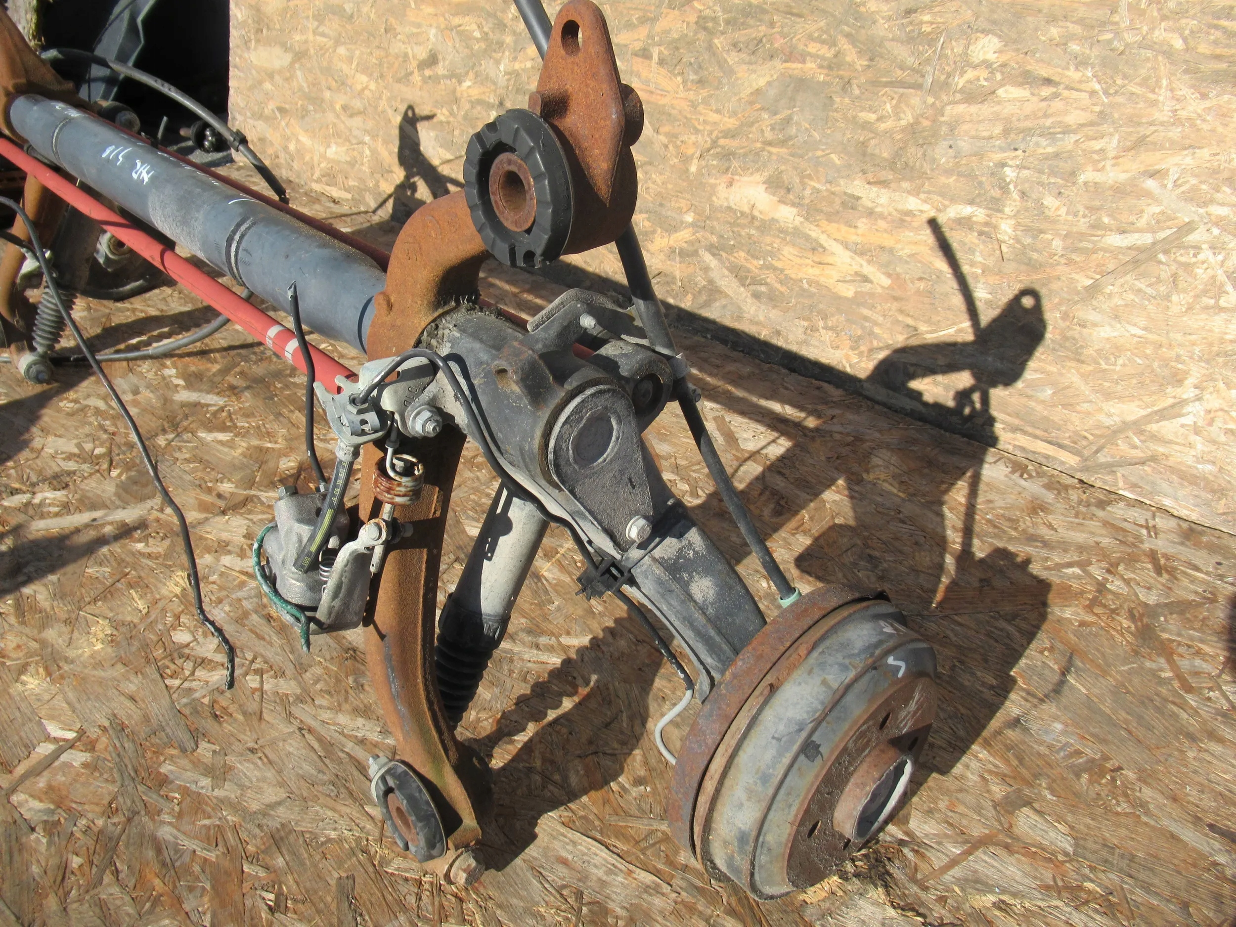 axis rear part Peugeot 206 02