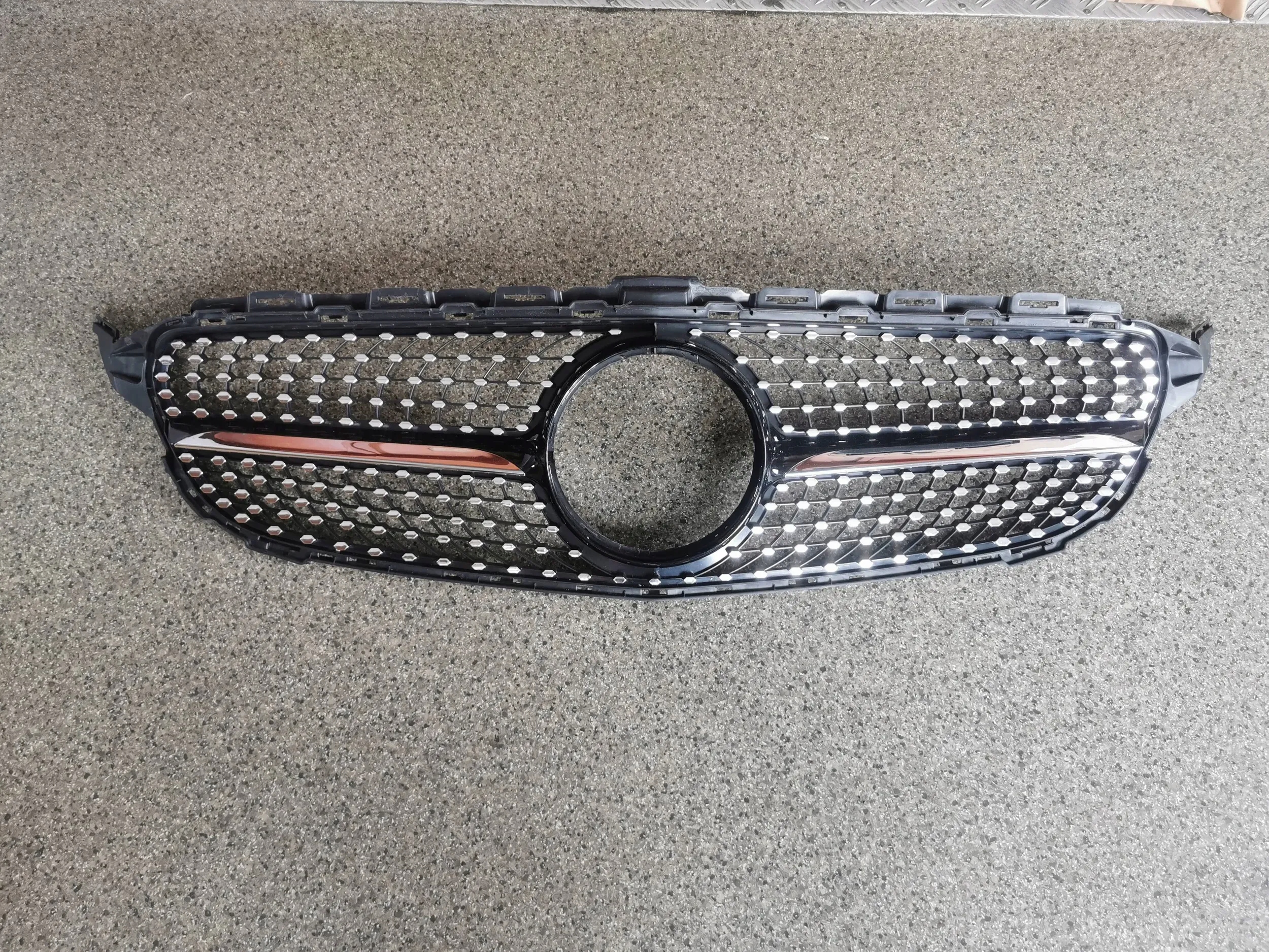 Mercedes-Benz C-Klasse W205 Kühlergrill FRONTGRILL Kühlergitter - Thumbnail 1