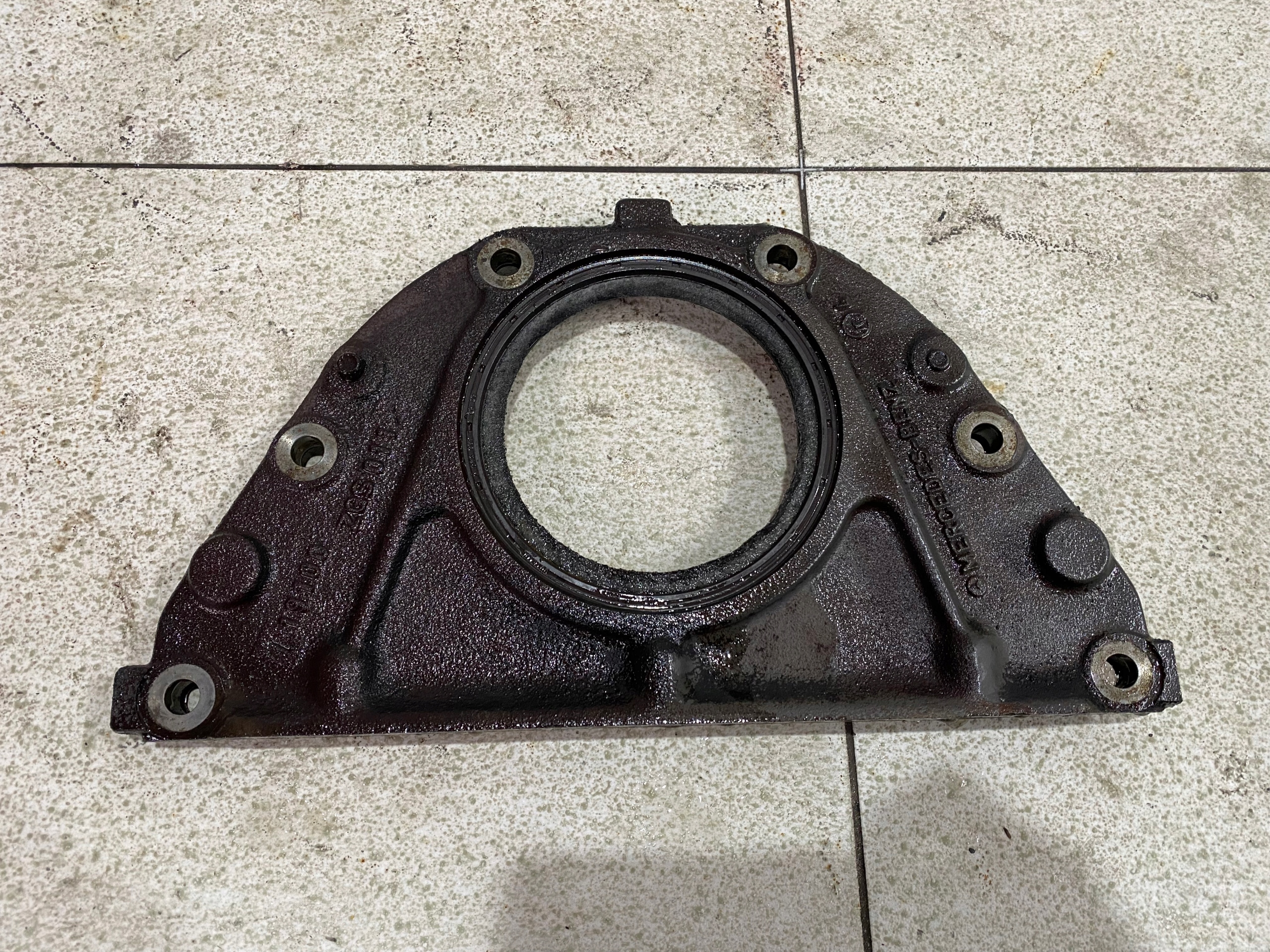 R4570111107 - Корпус крышка вала Mercedes Actros MP 2 MP 3