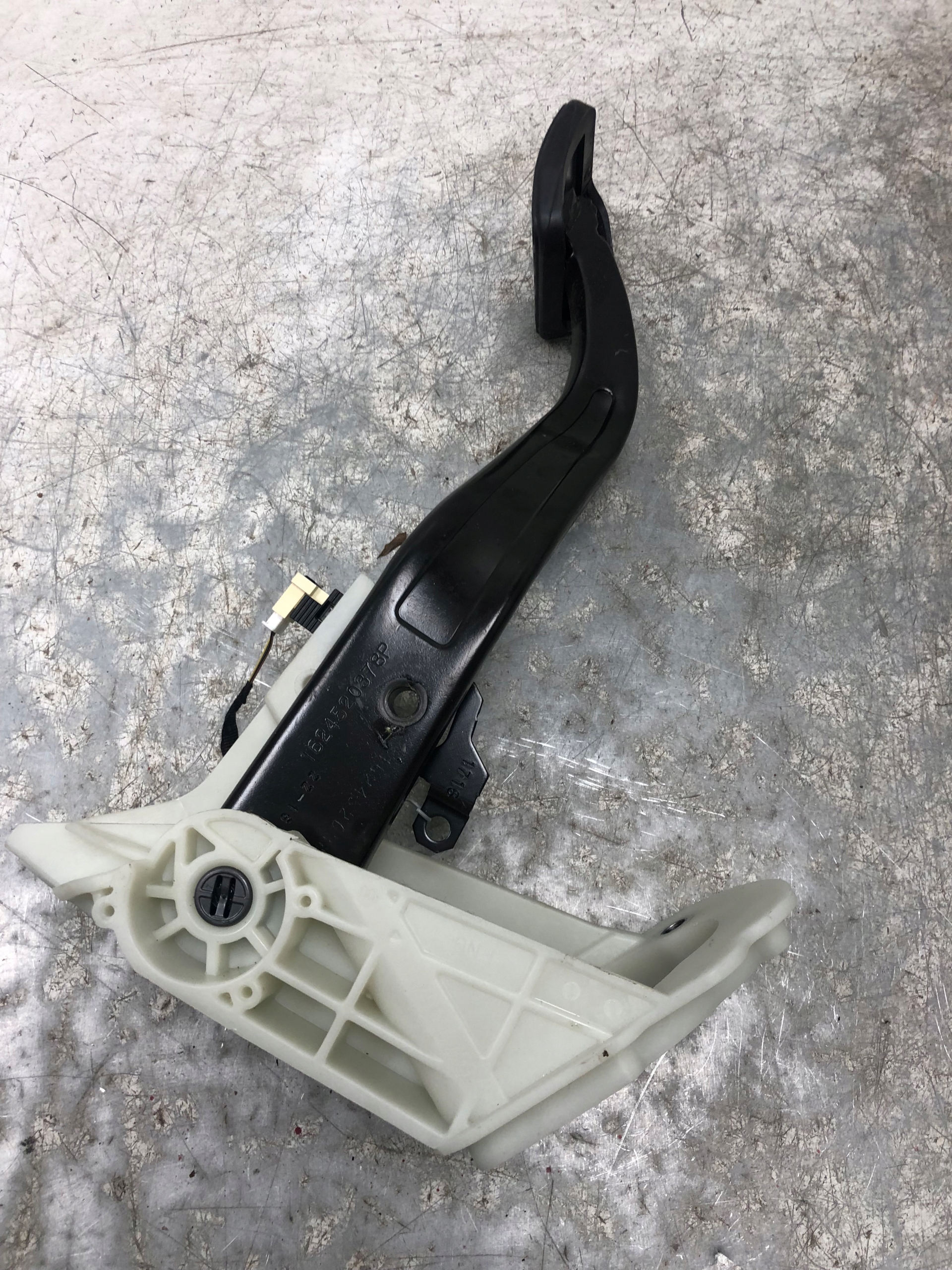 PEDAL freins BMW F31 6876797