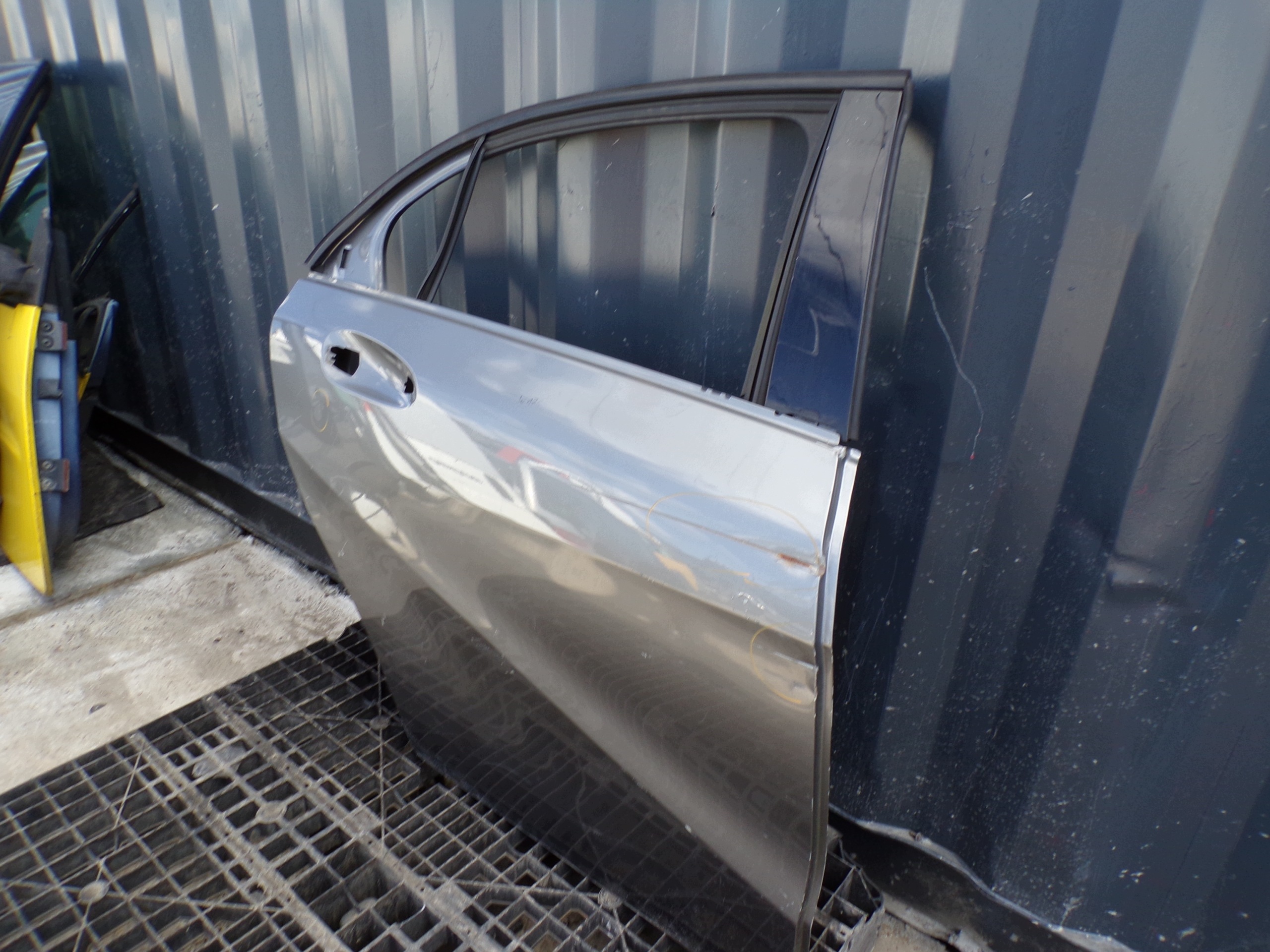 door right rear. MERCEDES W176 (R1)