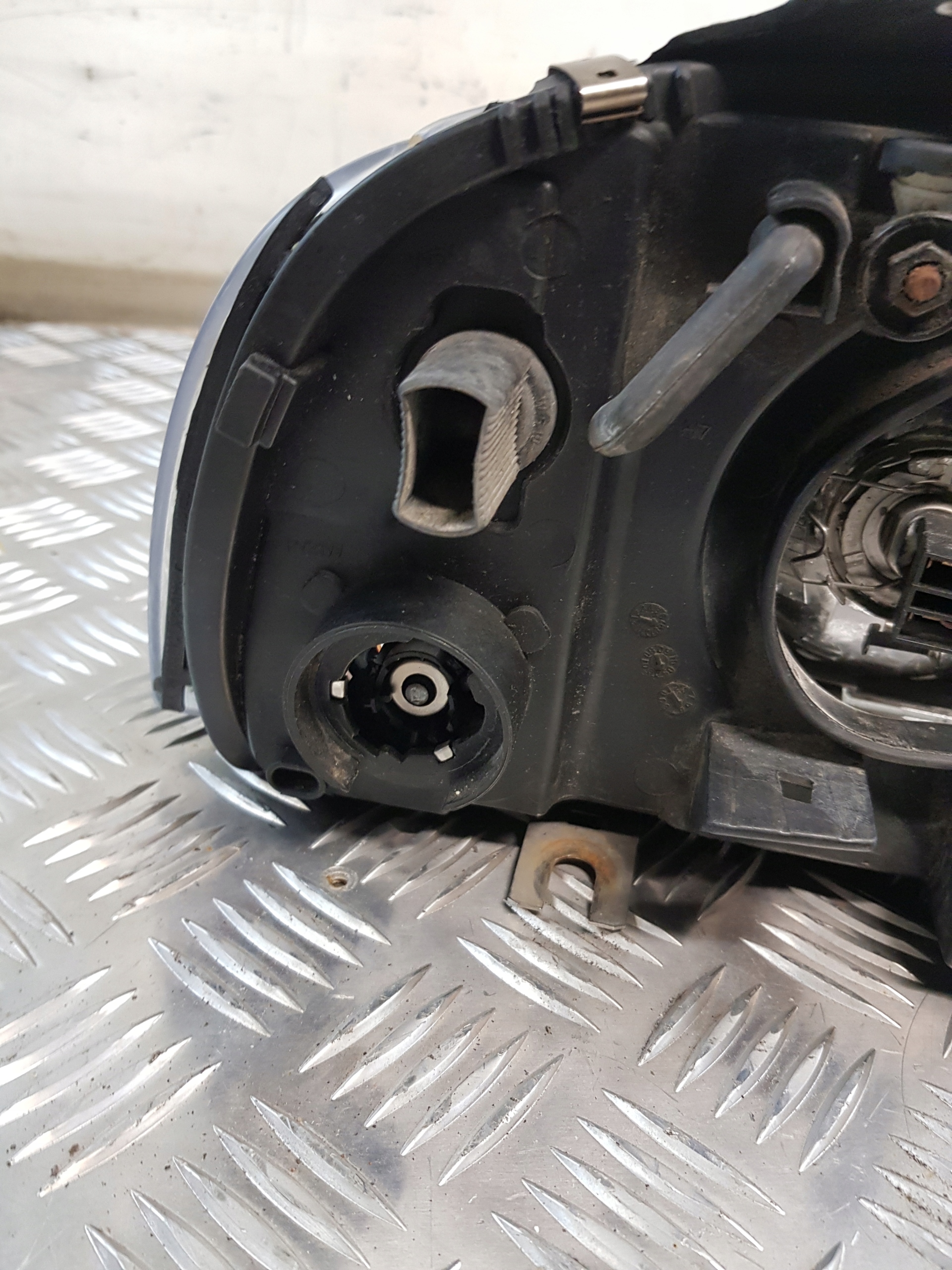 VW SHARAN LIFT light left front TYC EUROPA