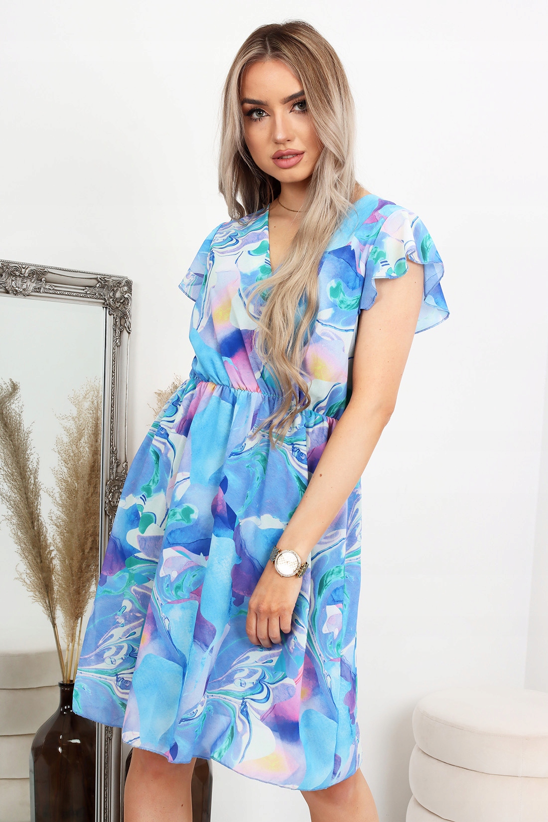 ZJAWISKOWA SUKIENKA LETNIA SZYFON DEKOLT V KWIATY Rękaw bez rękawów